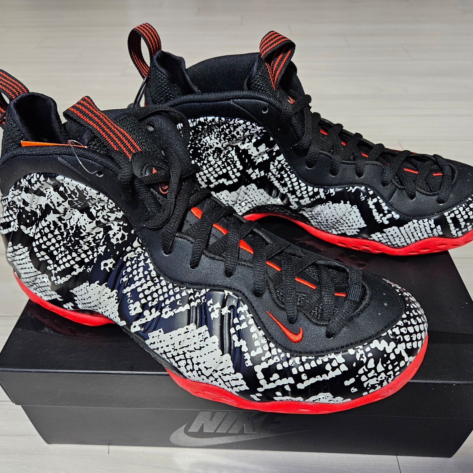 Nike Air Foamposite One Albino Snakeskin 착용 스타일 - 1