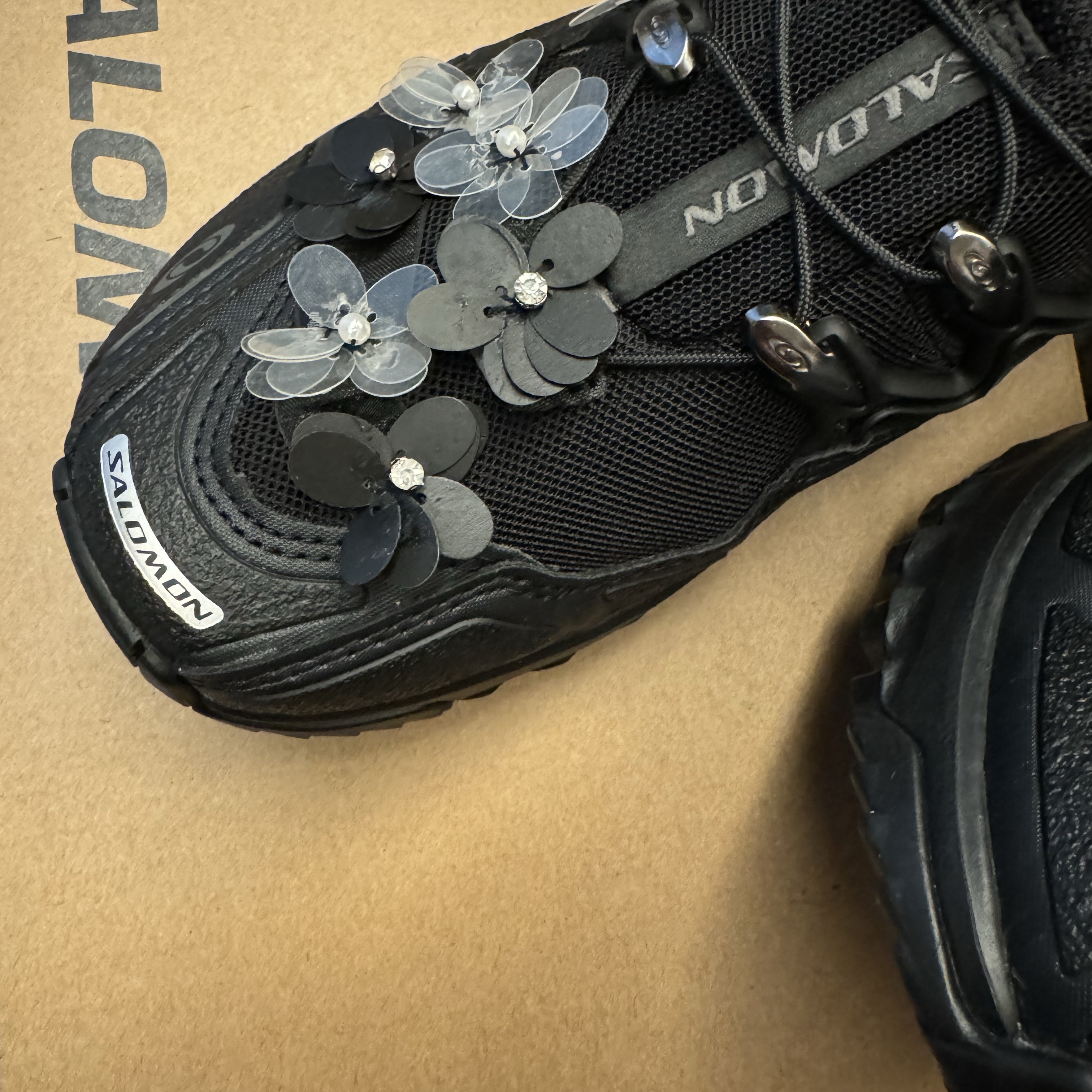 Salomon ACS + Black Silver 착용 스타일 - 1
