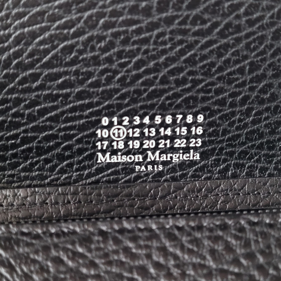 Maison Margiela Four Stitches Chain Flap Wallet Black 착용 스타일