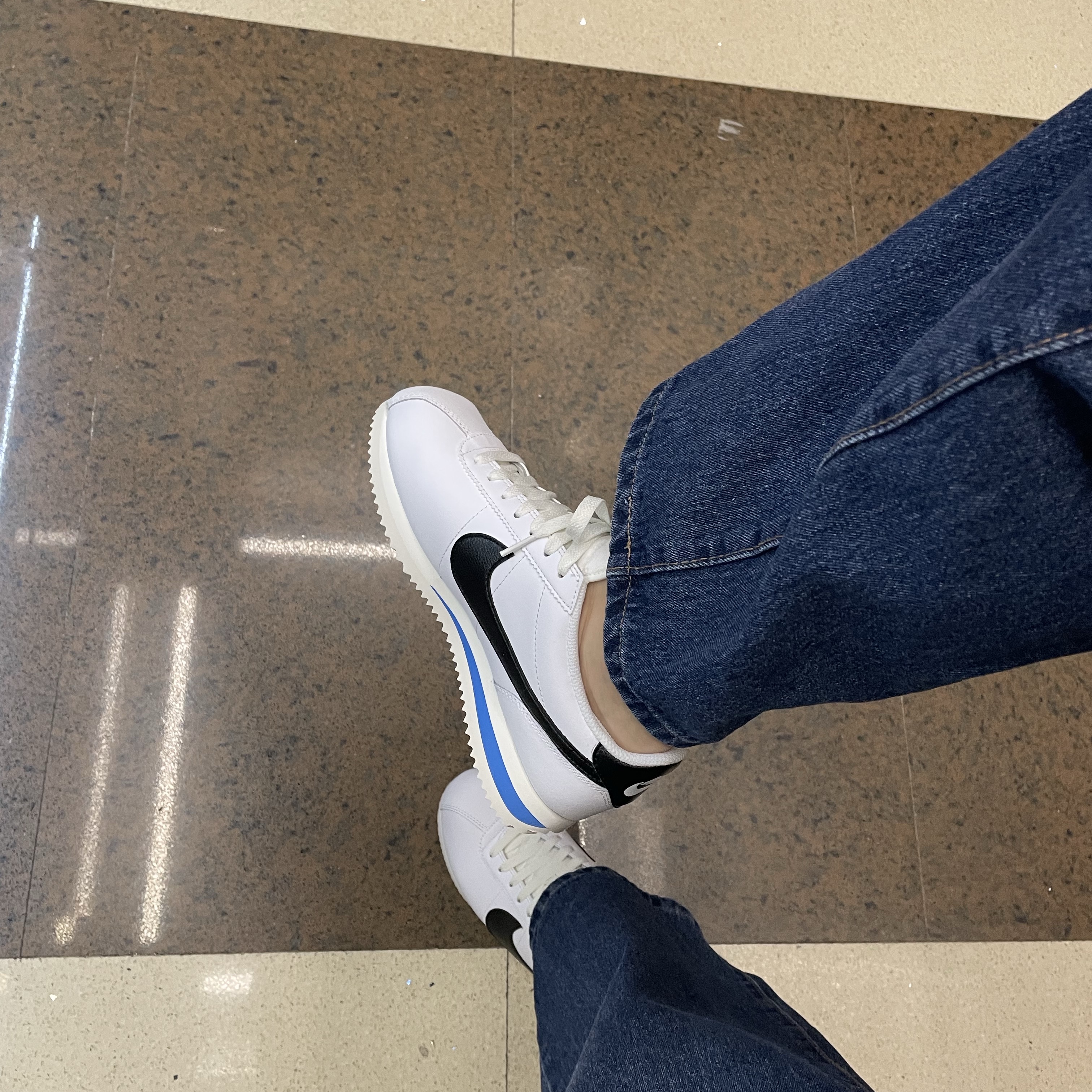(W) Nike Cortez White and Black 착용 스타일