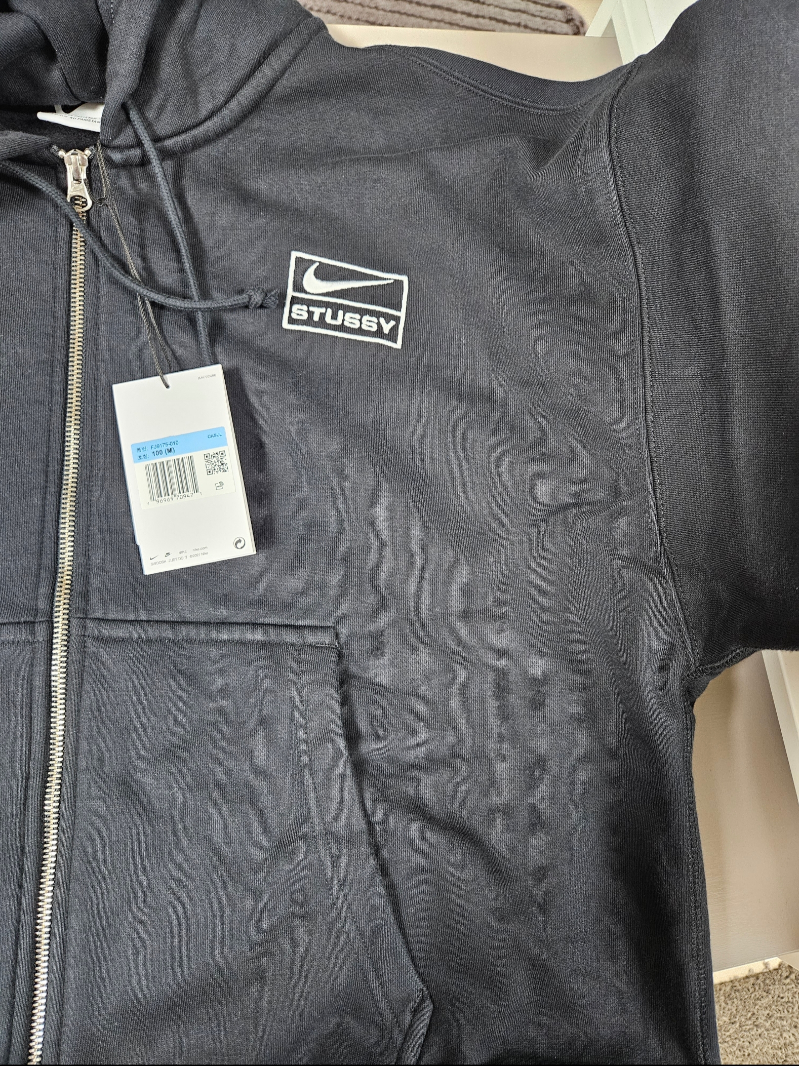 Nike x Stussy Full Zip Washed Fleece Hoodie Black (FJ9175-010), Nike x Stussy NRG Washed Fleece Crewneck Black (DO5310-010) 착용 스타일 - 8