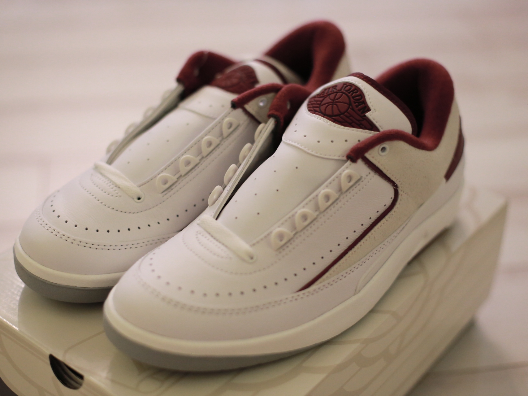 Jordan 2 Retro Low Cherrywood 착용 스타일 - 2