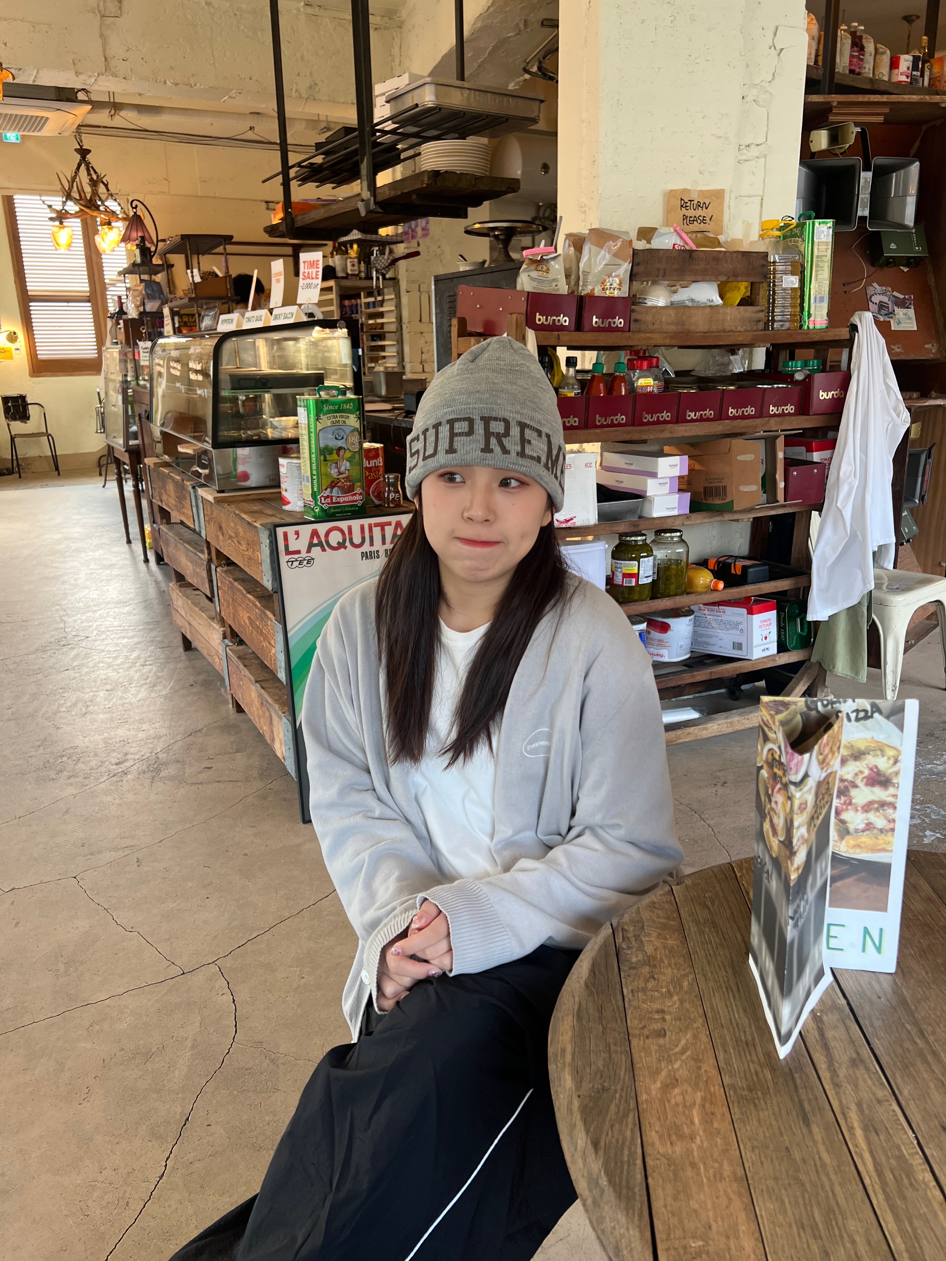Supreme New Era Varsity Beanie Heather Grey - 23FW 착용 스타일 - 2