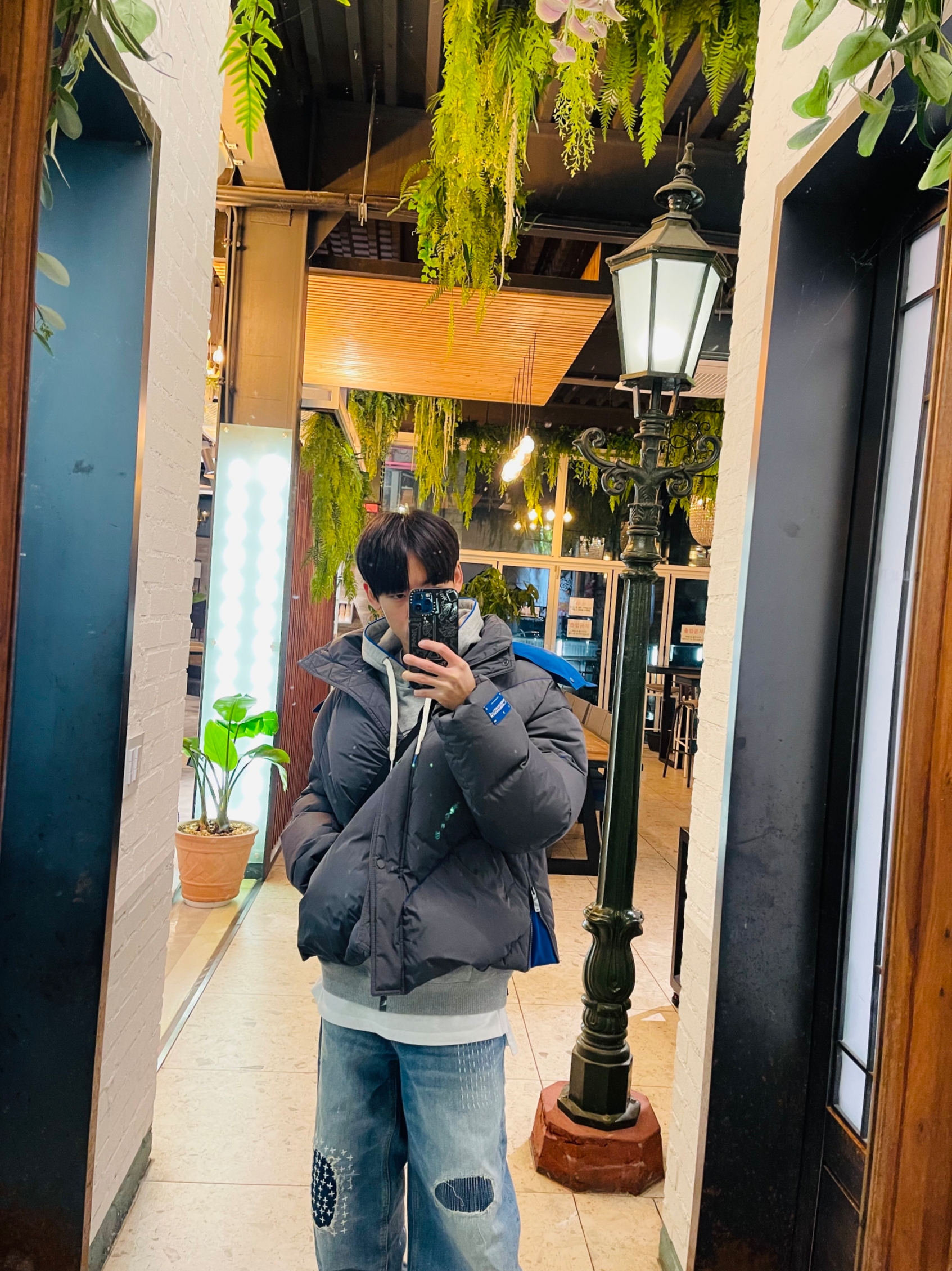Zara x Ader Error Oversize Puffer Jacket Grey, Telfar x Eastpak Medium Shopper Black 착용 스타일 - 10