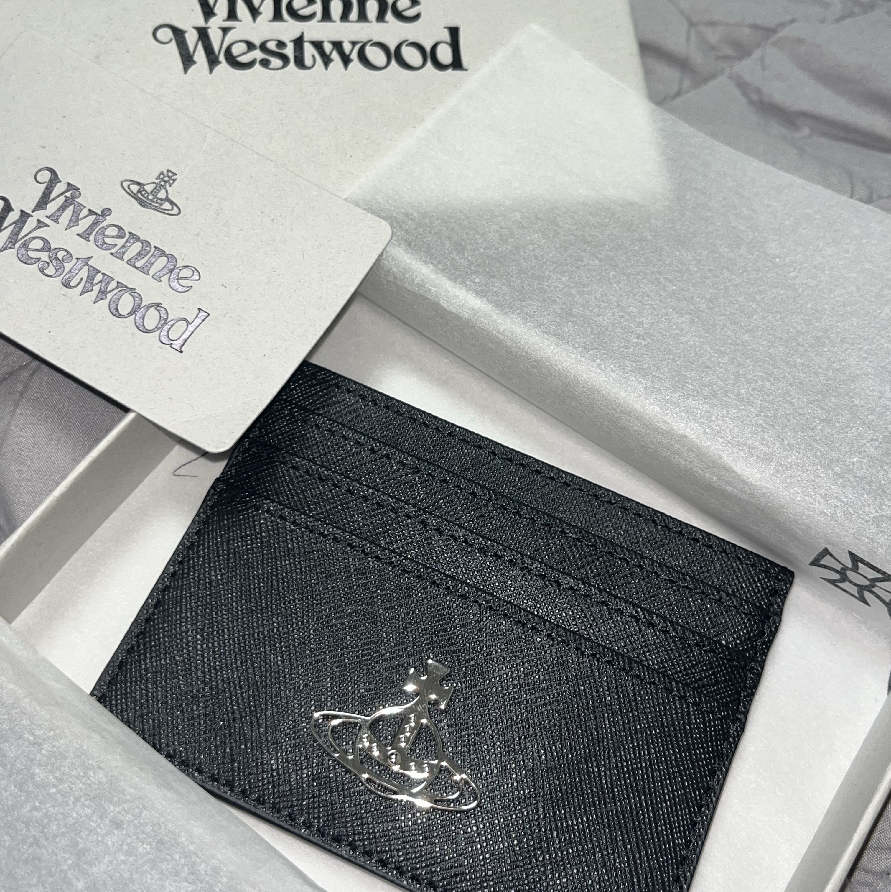 Vivienne Westwood Logo Card Holder Black 착용 스타일