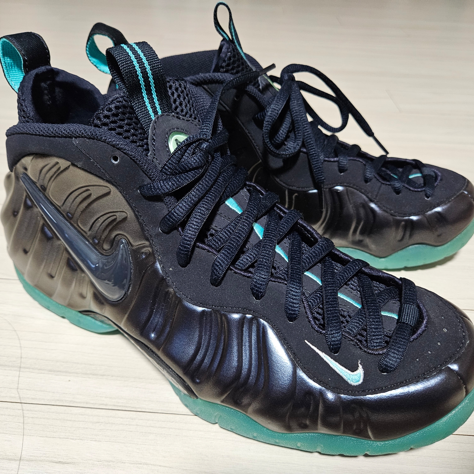 Nike Air Foamposite Pro Dark Obsidian Light Aqua 착용 스타일 - 1