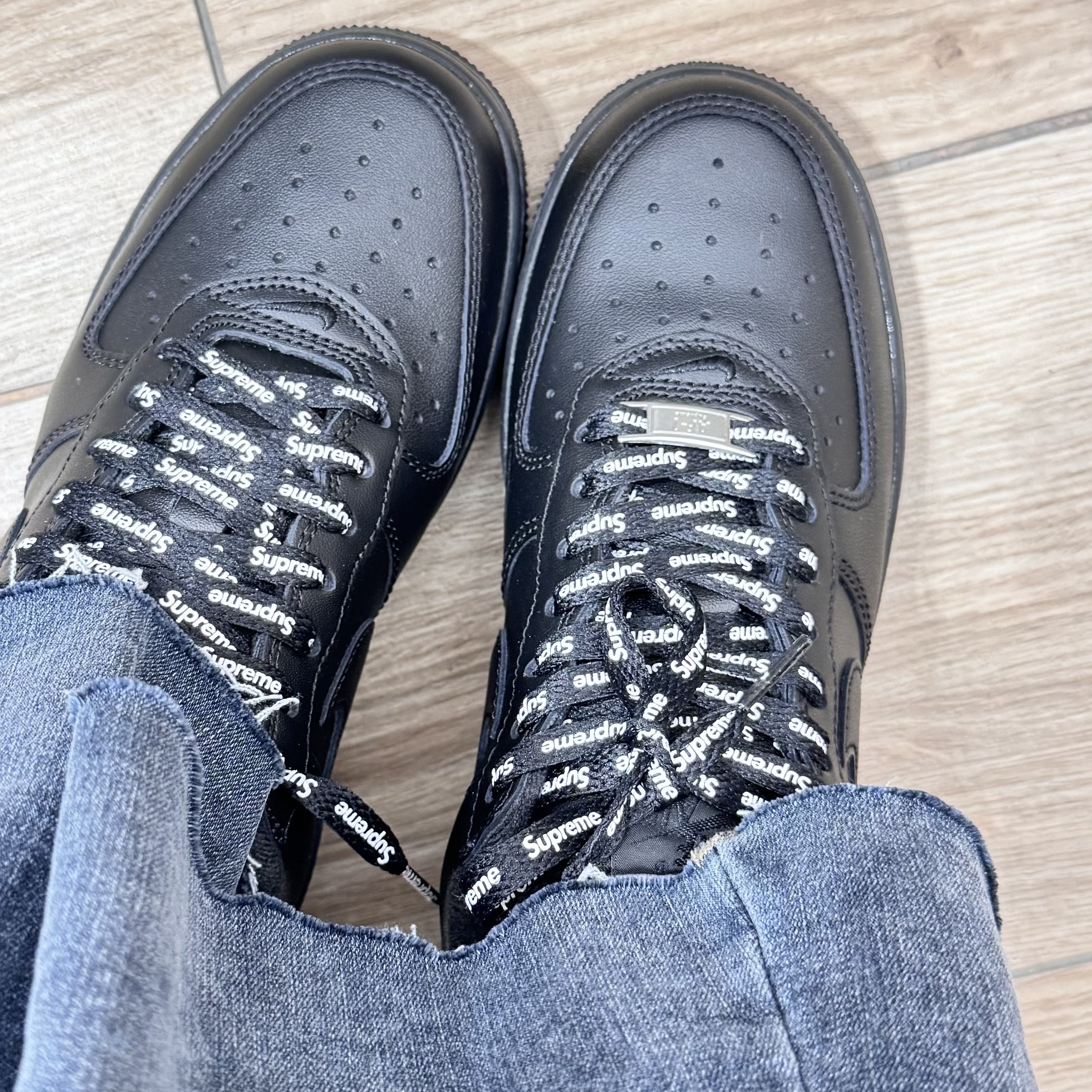 Nike x Supreme Air Force 1 Low Black 착용 스타일