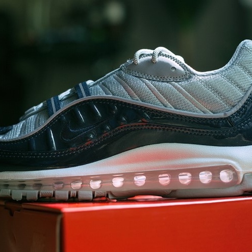 Nike x Supreme Air Max 98 Obsidian 착용 스타일