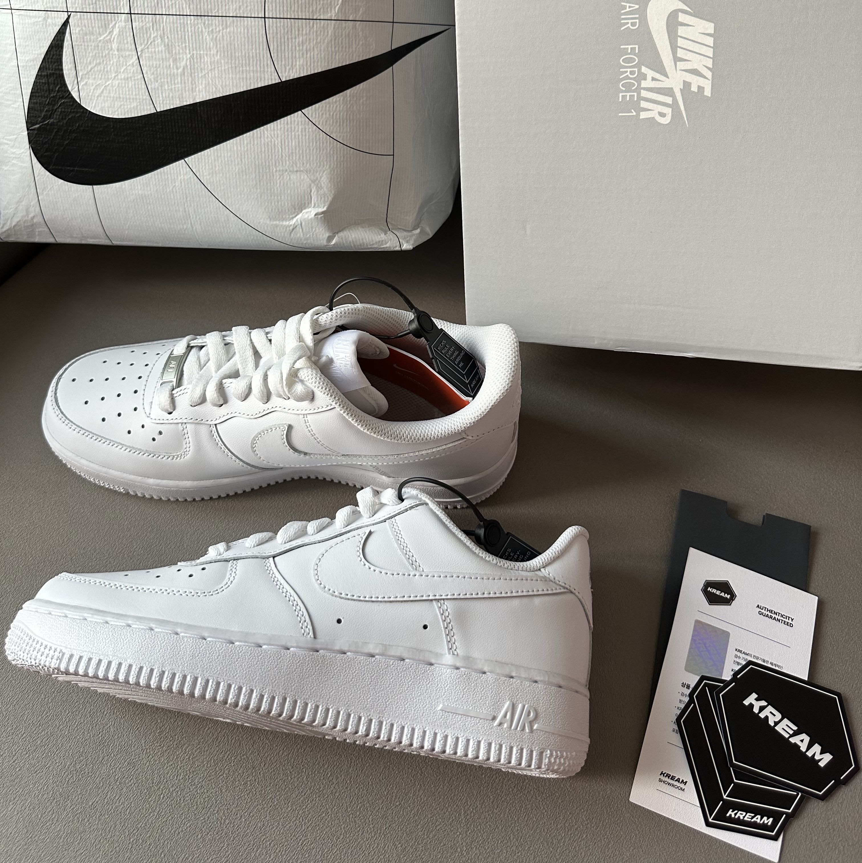 Nike Air Force 1 '07 Low White 착용 스타일 - 2