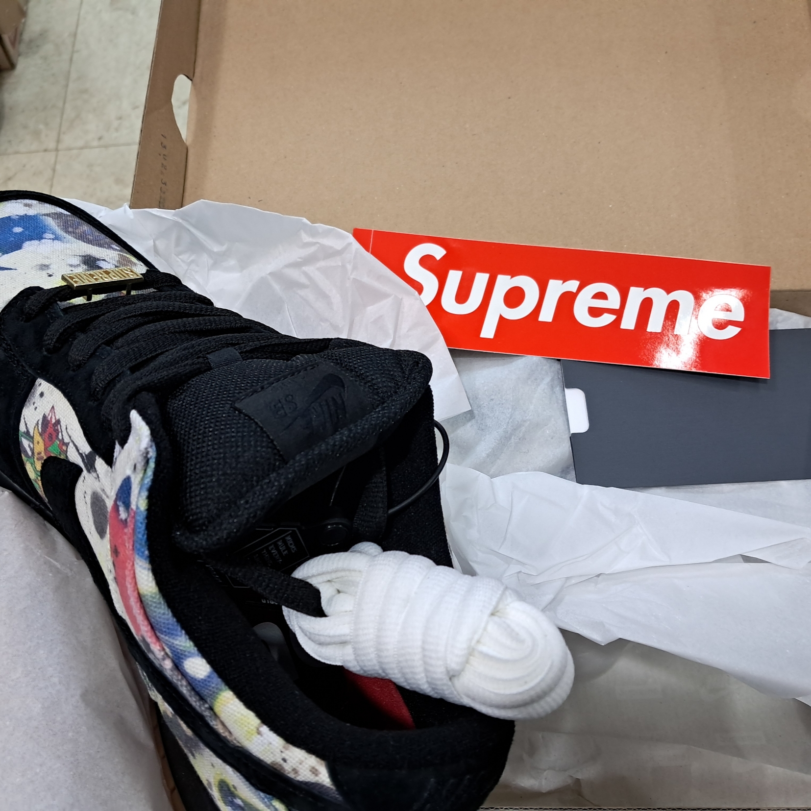 Nike x Supreme SB Dunk Low QS Rammellzee Black 착용 스타일 - 1