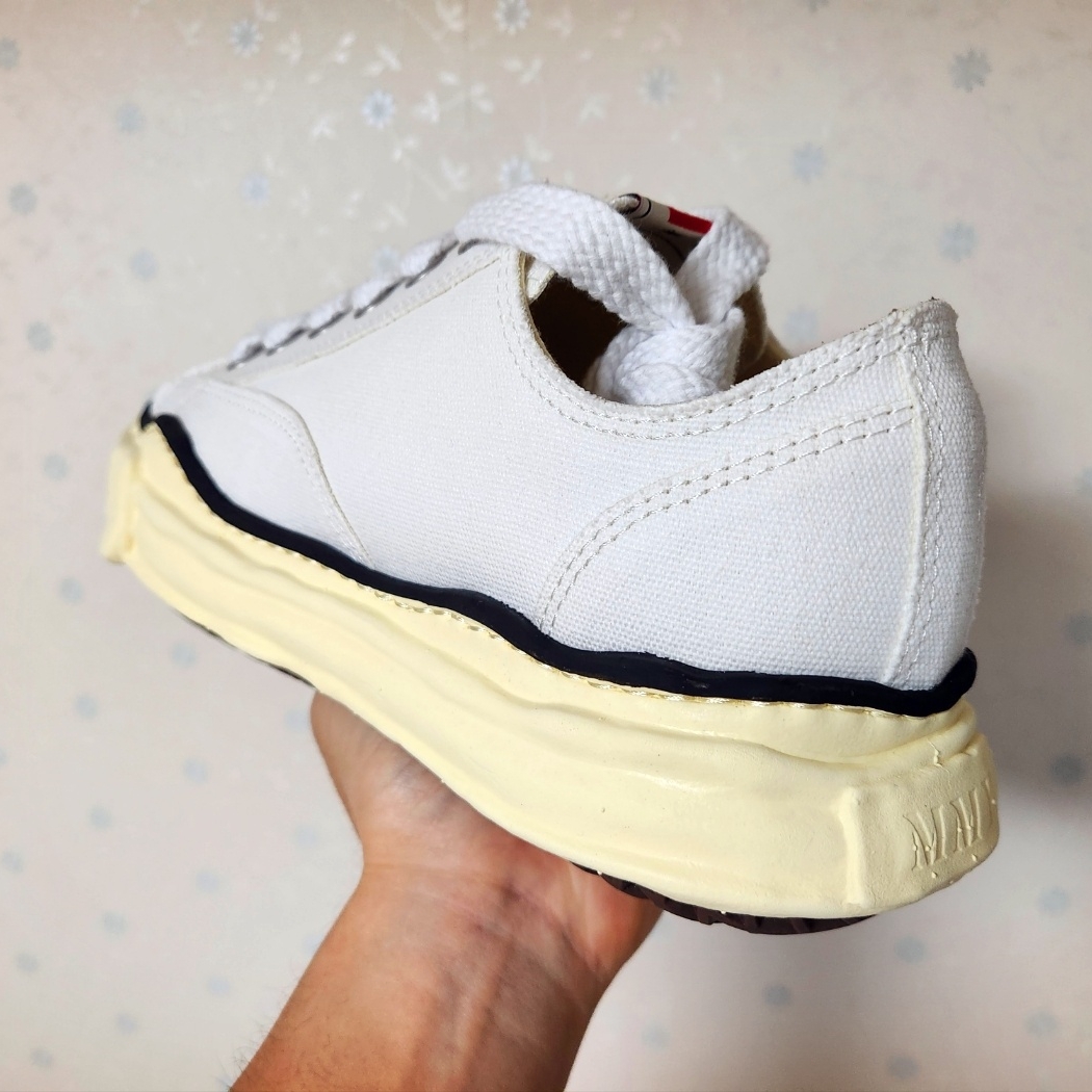 Maison Mihara Yasuhiro Peterson VL OG Sole Canvas Low-top Sneakers White 착용 스타일 - 2