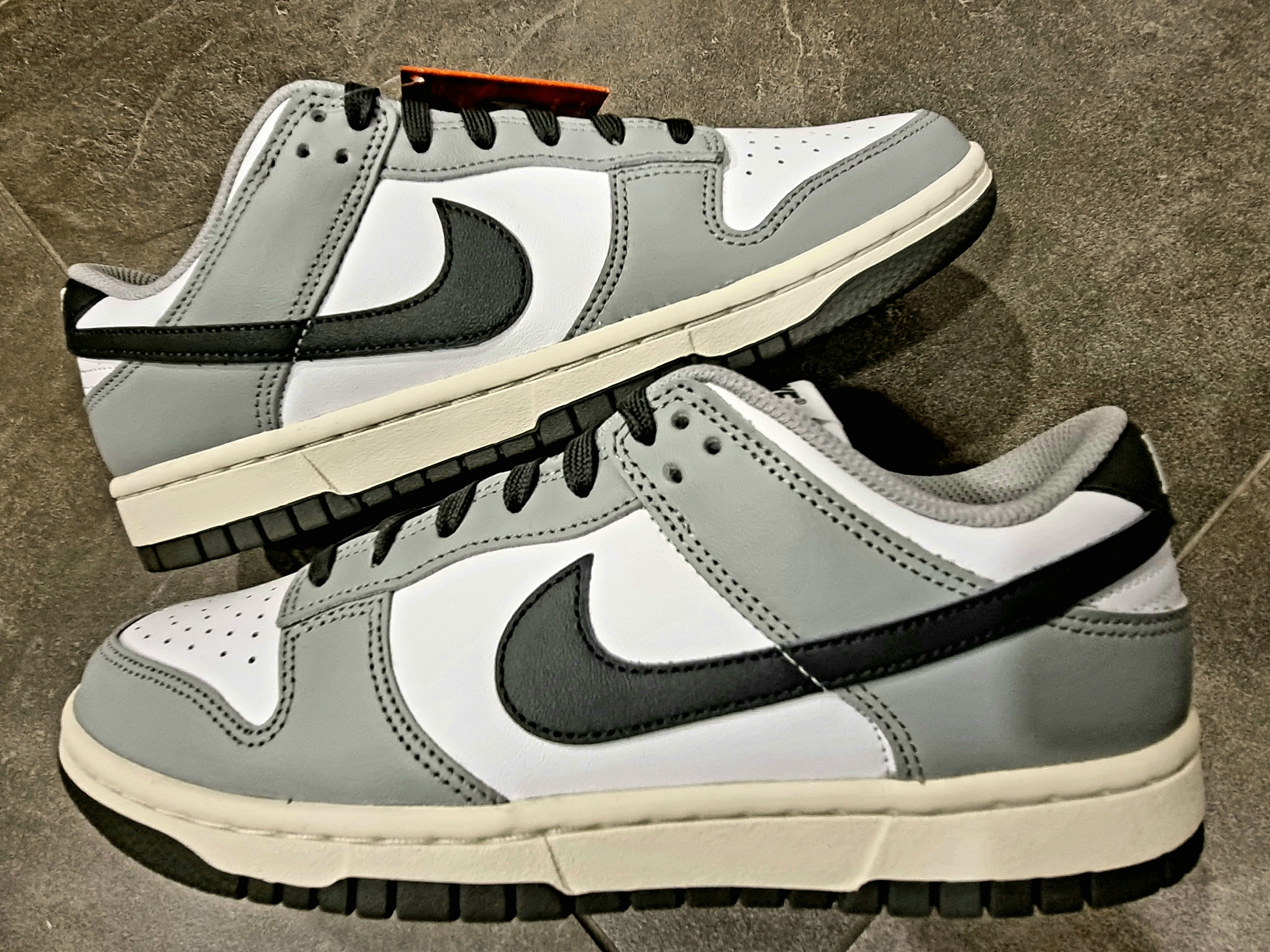 (W) Nike Dunk Low Light Smoke Grey 착용 스타일 - 2