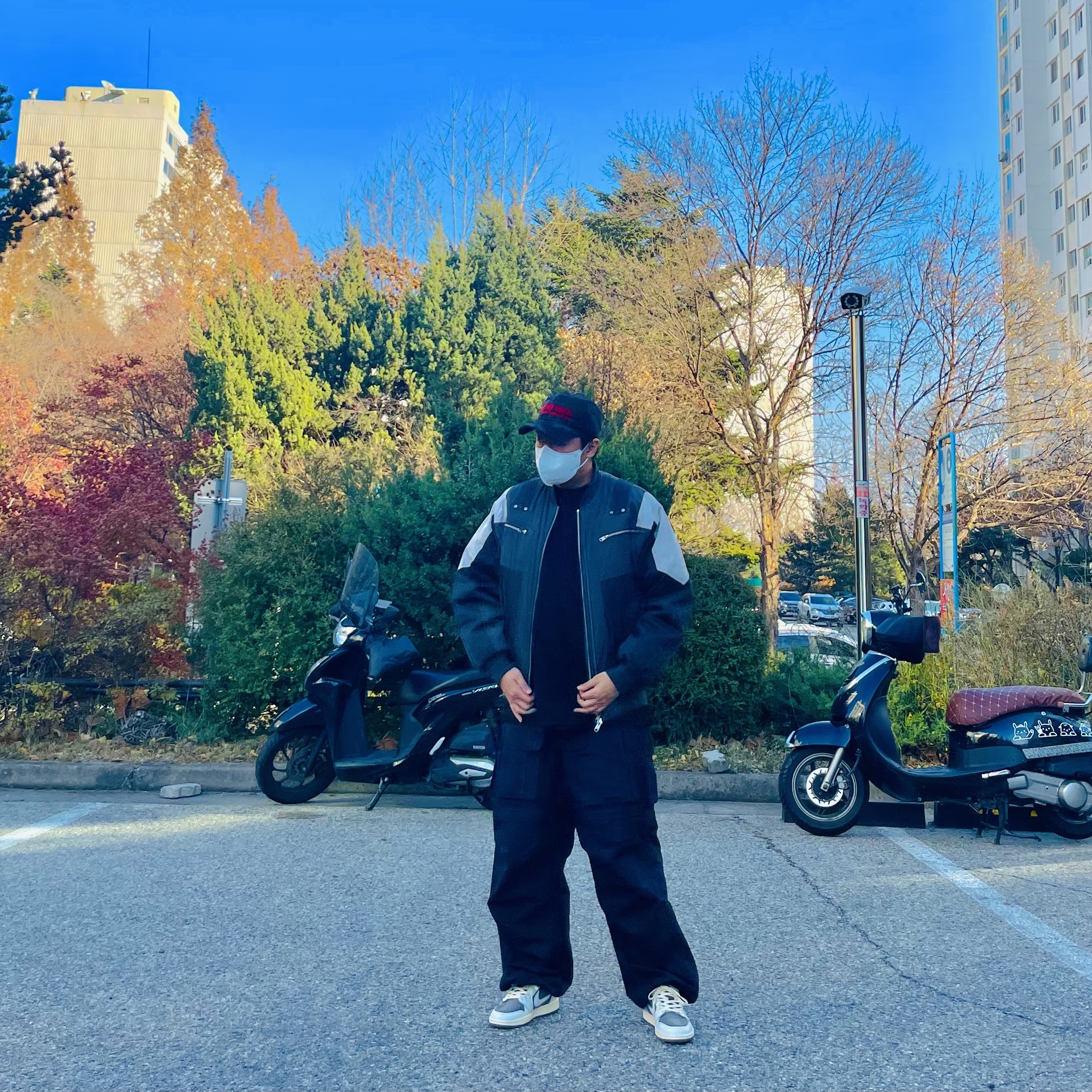 Undermycar Wani Kame Multi Block Pocket Turtle Bomber Driftwood - 22FW, Jordan 1 x Travis Scott Retro Low OG SP Sail and Ridgerock 착용 스타일 - 3