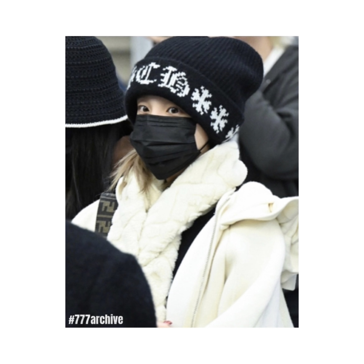 Chrome Hearts Big Daddy Cashmere Beanie Black (Star Top Button Ver.) 착용 스타일 - 1