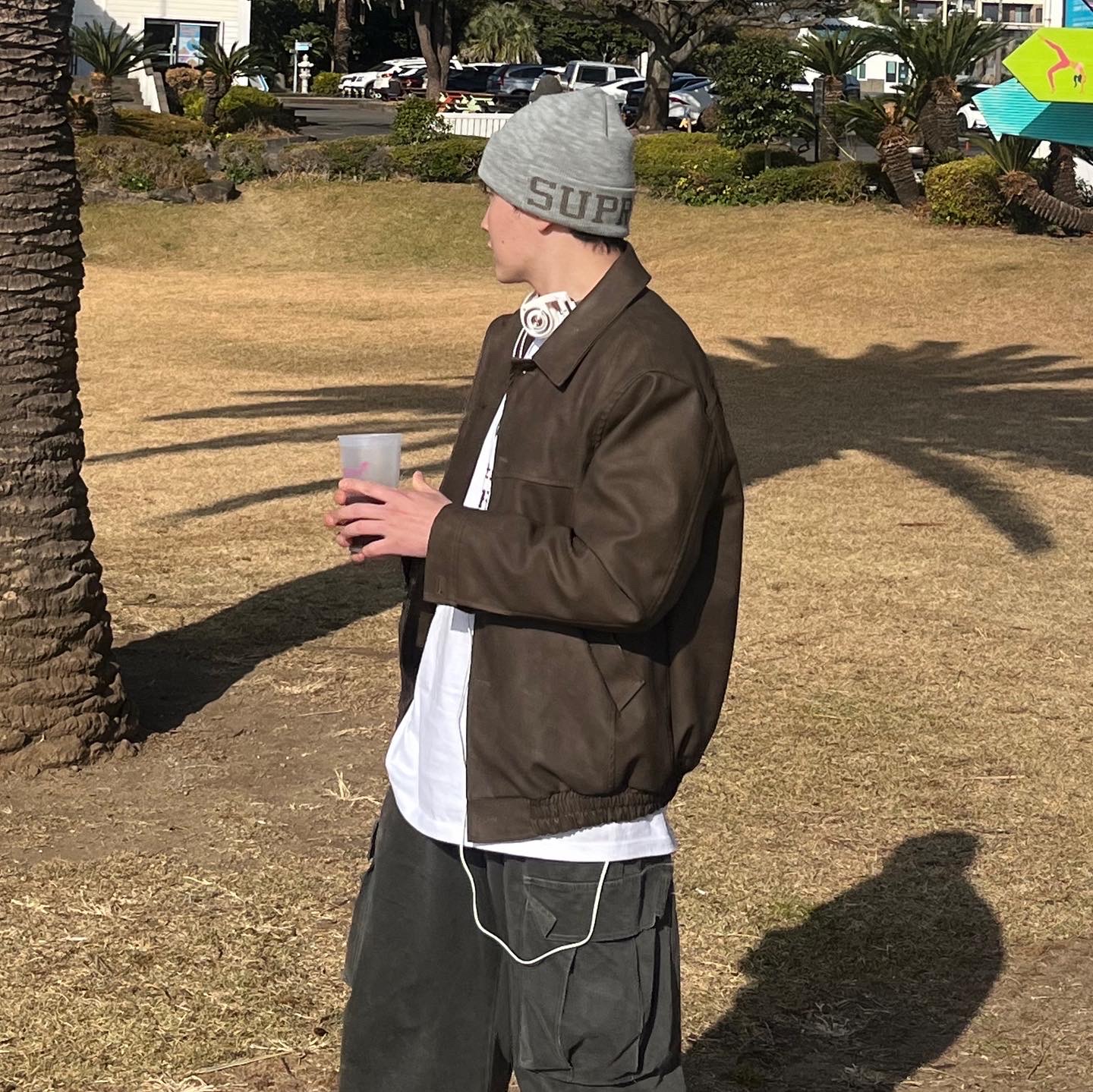 Supreme New Era Varsity Beanie Heather Grey - 23FW, Supreme x Koss Portapro Headphones White - 23FW 착용 스타일 - 2