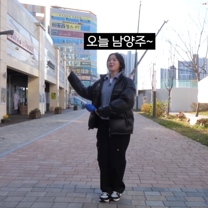 (W) Nike Zoom Vomero 5 Wolf Grey and Black 착용 스타일 - 5