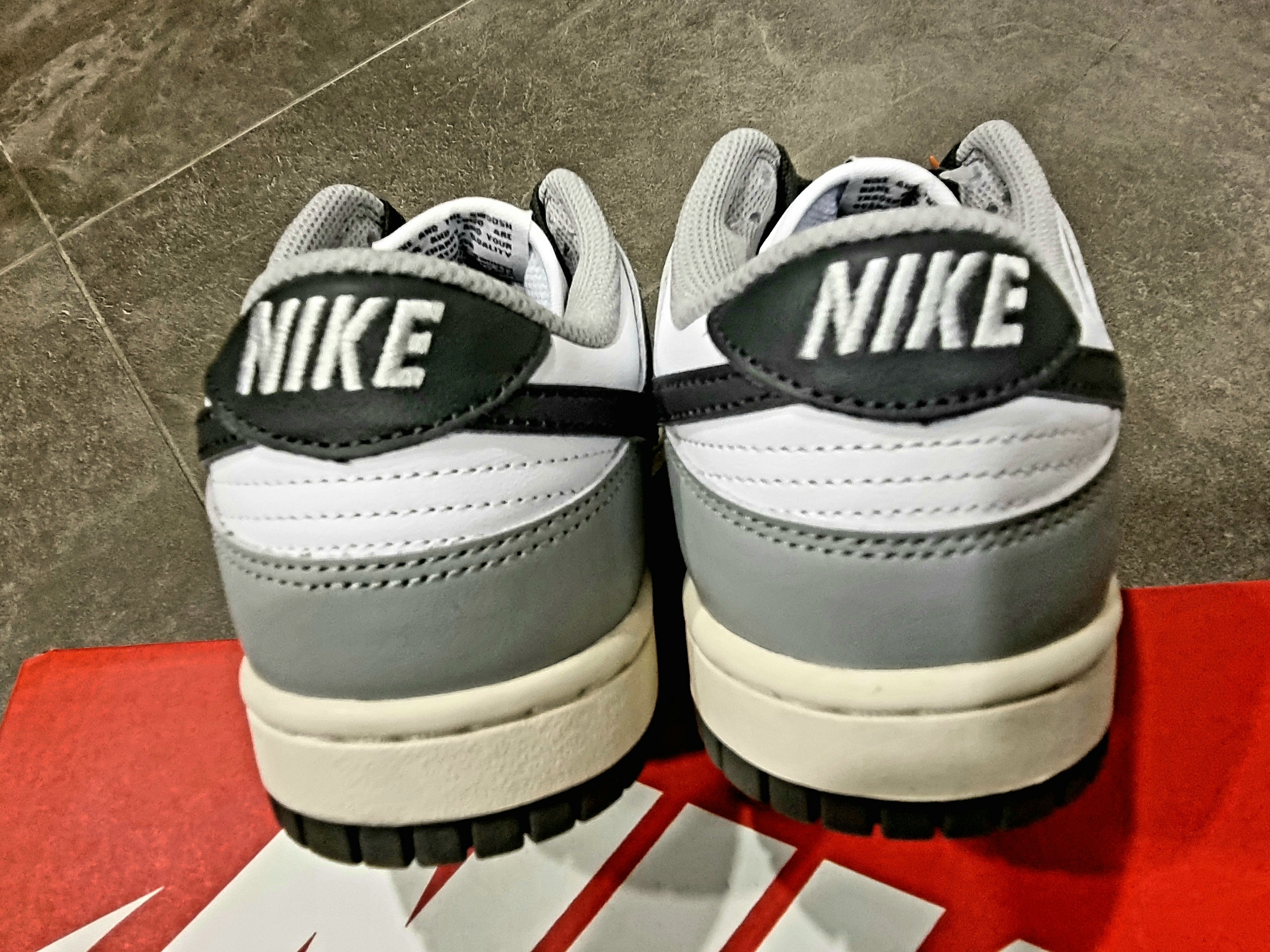 (W) Nike Dunk Low Light Smoke Grey 착용 스타일 - 4