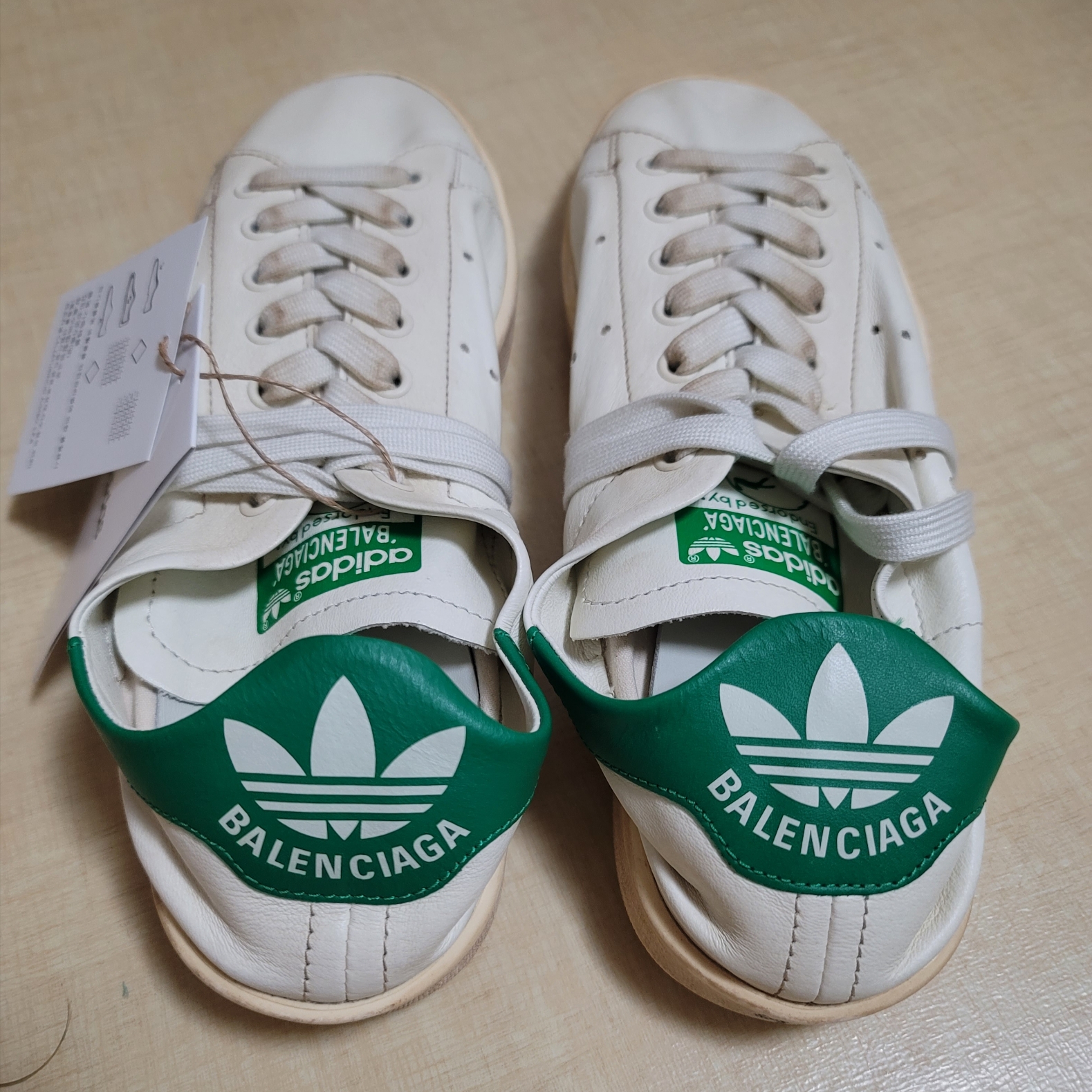 Balenciaga x Adidas Stan Smith Worn Out White Green 착용 스타일 - 4