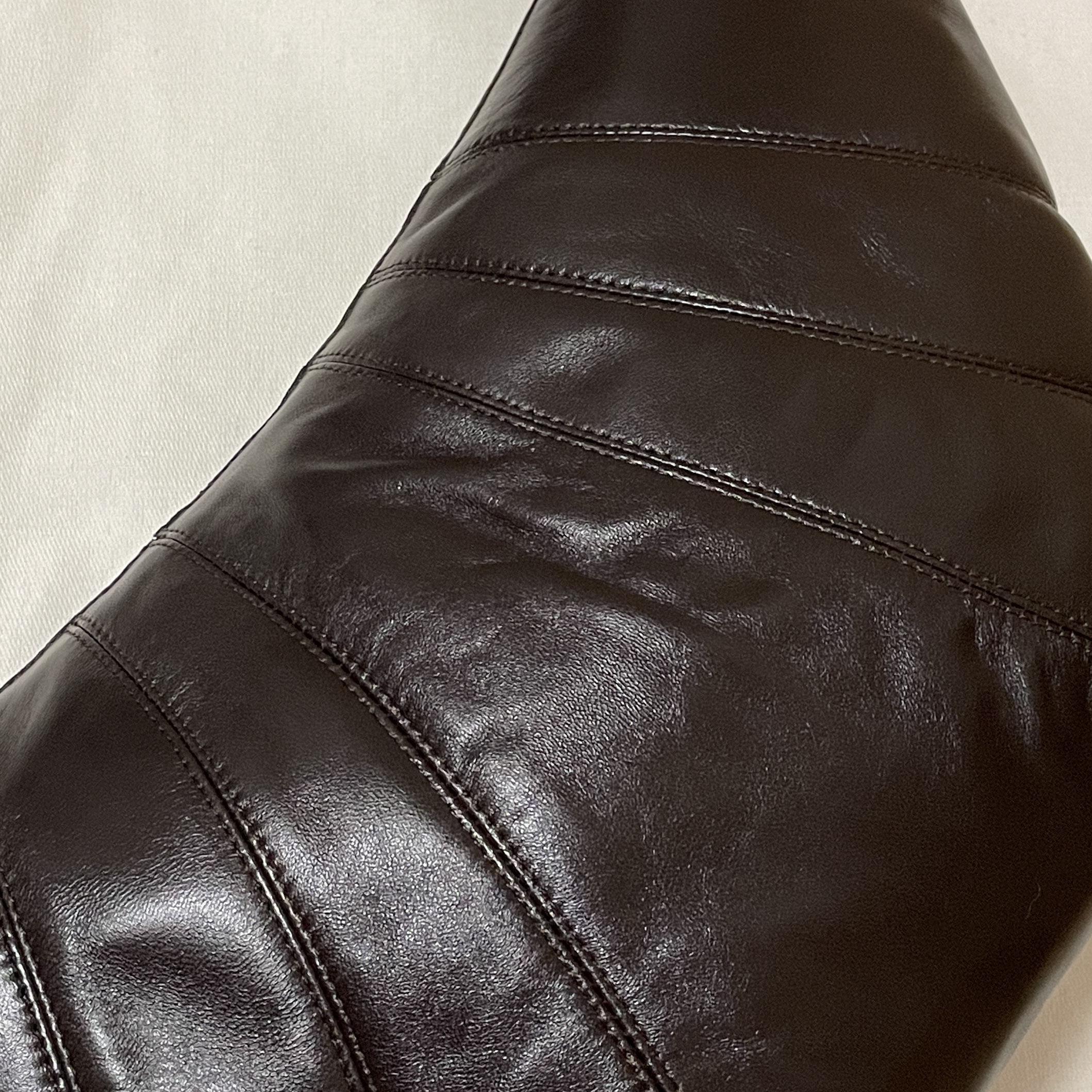 Lemaire Medium Croissant Bag Soft Nappa Leather Dark Chocolate 착용 스타일