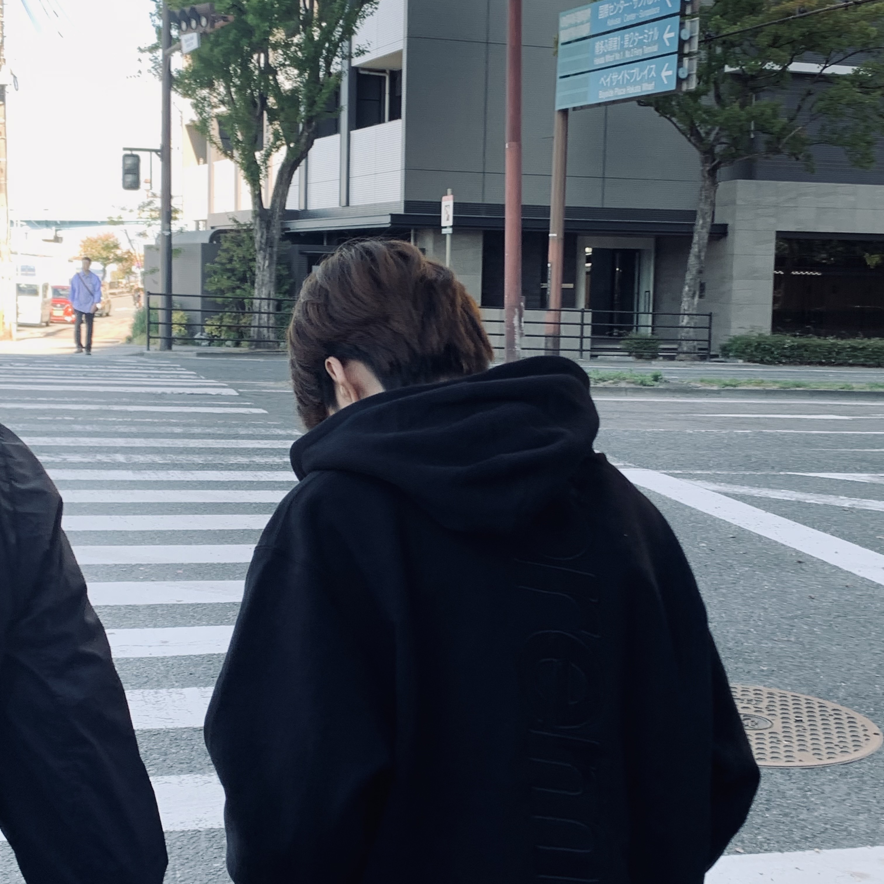 Supreme Satin Applique Hooded Sweatshirt Black - 23FW 착용 스타일 - 1