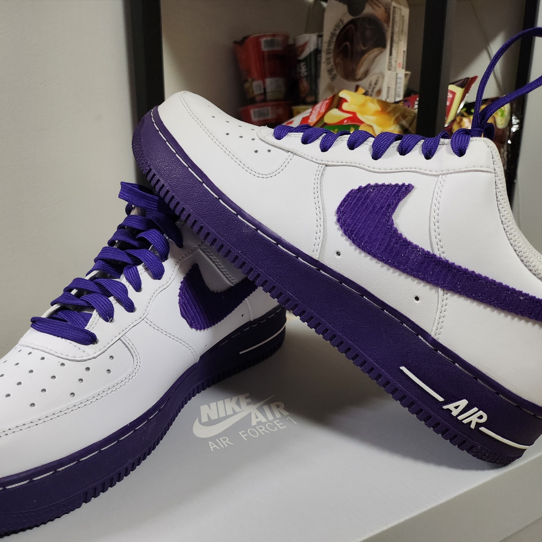 Nike Air Force 1 '07 LV8 EMB White and Court Purple 착용 스타일