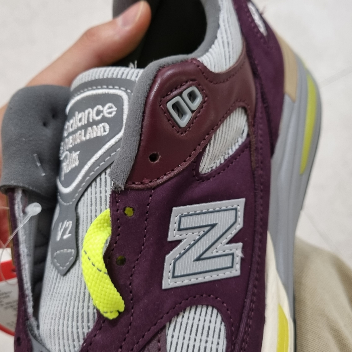 New Balance x Patta 991v2 Made in UK Pickled Beet Safety Yellow 착용 스타일 - 3