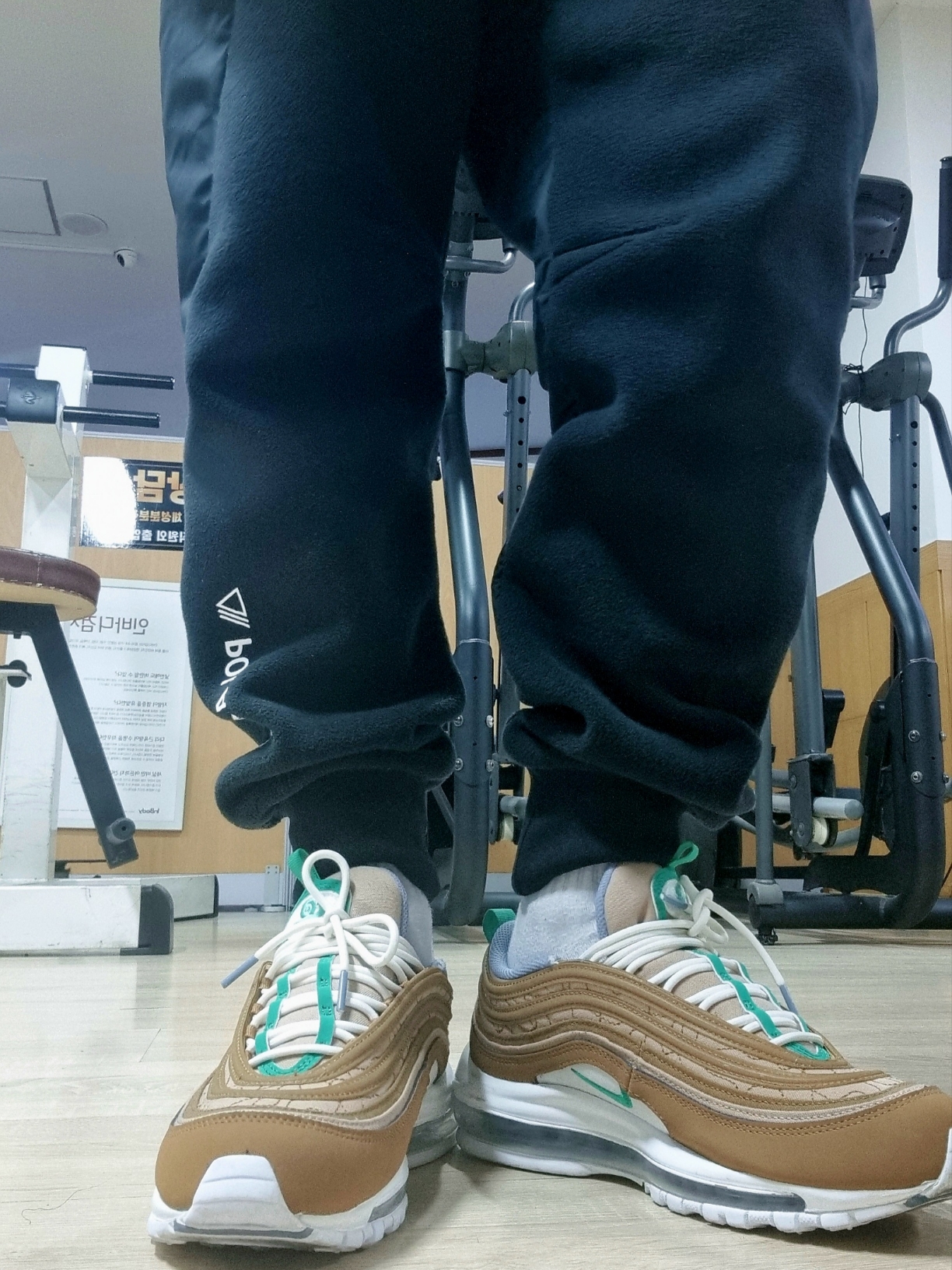 Nike Air Max 97 SE Hemp 착용 스타일 - 3