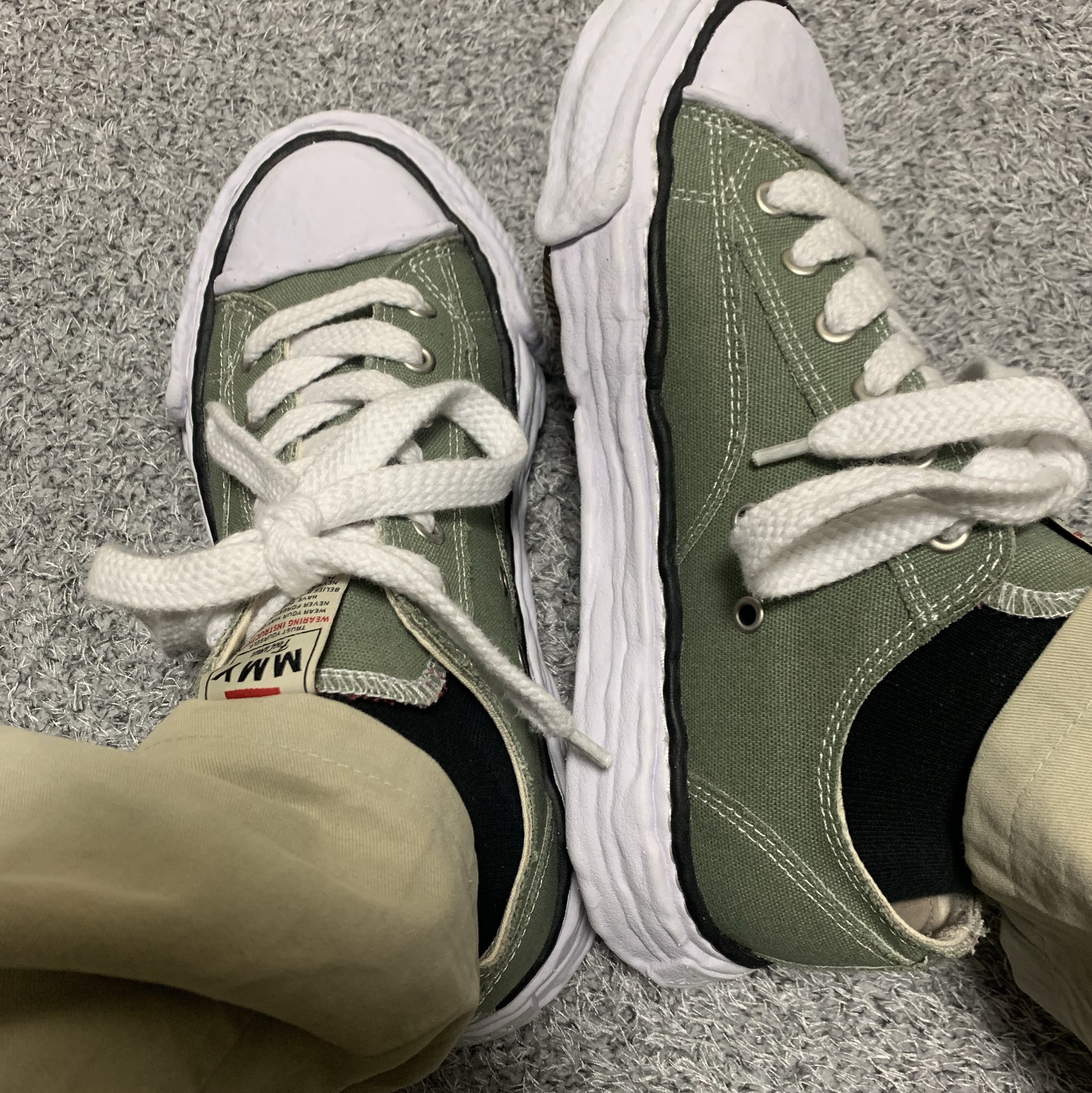 Maison Mihara Yasuhiro Peterson OG Sole OD Canvas Low-top Sneakers Red, Maison Mihara Yasuhiro Peterson OG Sole Over Dyed Low-top Sneakers Black 착용 스타일 - 3