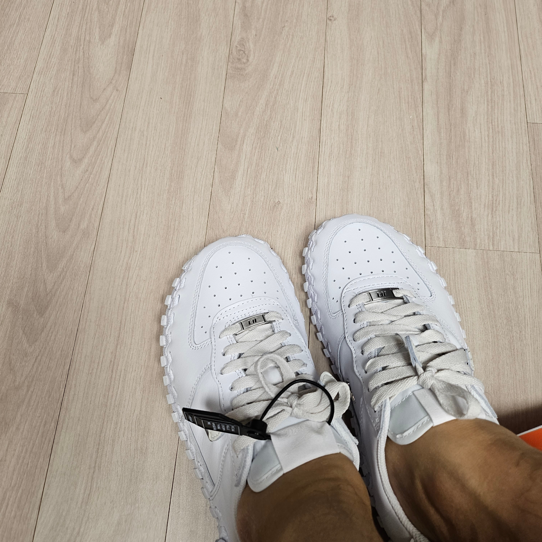 Nike x Jacquemus J Force 1 Low LX SP White 착용 스타일 - 1