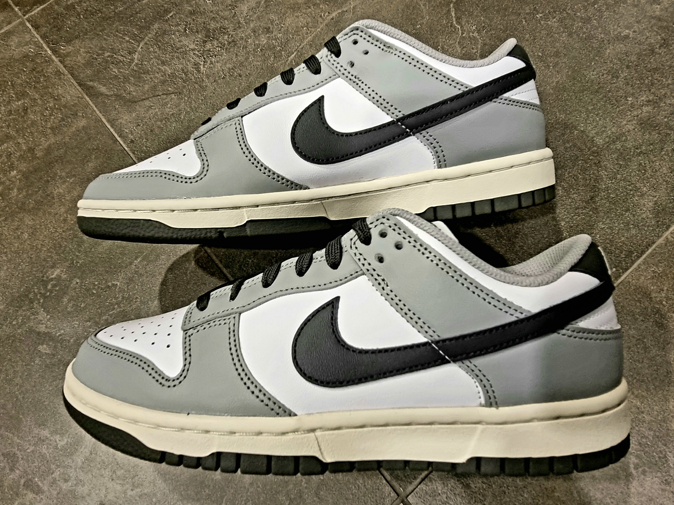 (W) Nike Dunk Low Light Smoke Grey 착용 스타일 - 3