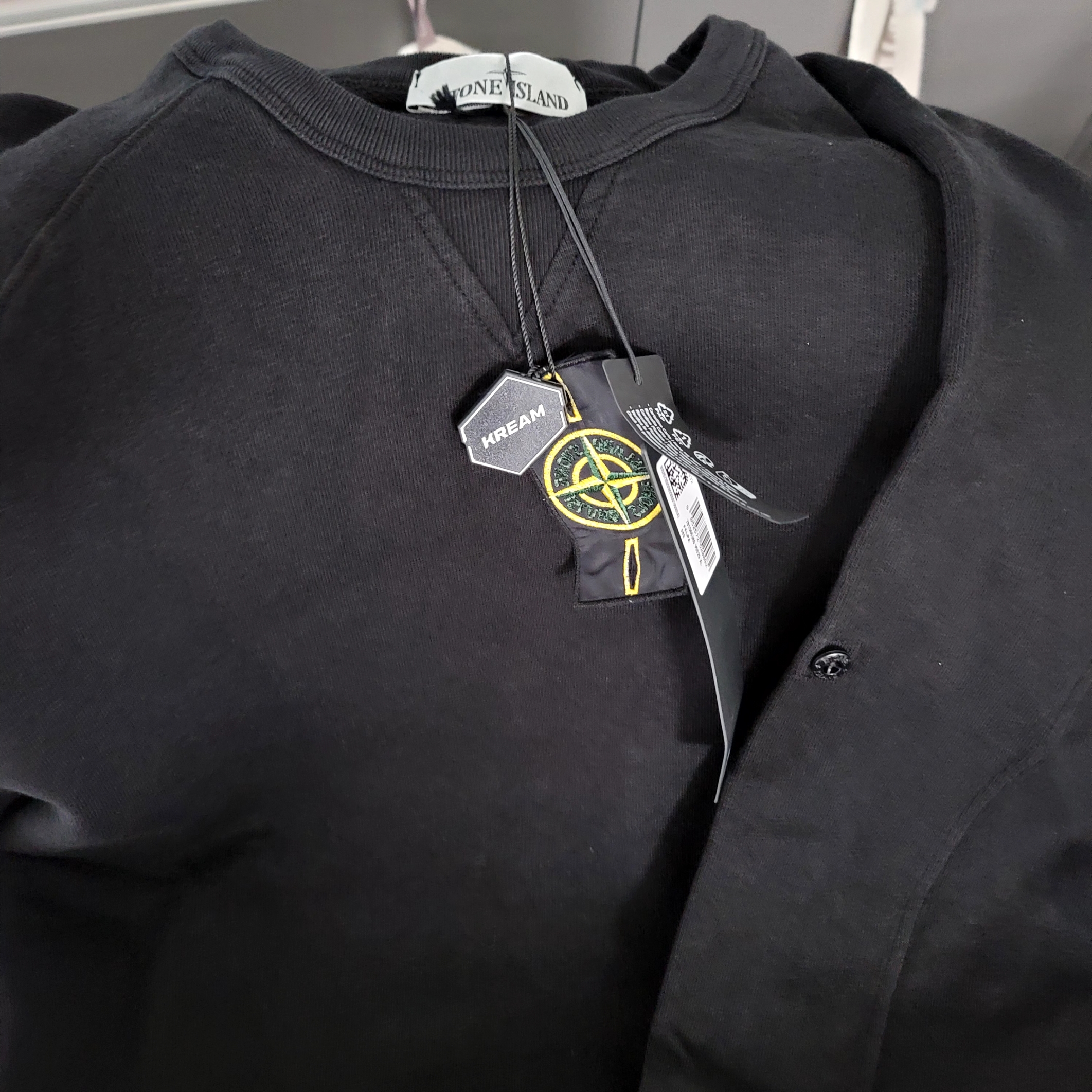 Stone Island 66360 Old Treatment Crewneck Sweatshirt Black - 23SS 착용 스타일