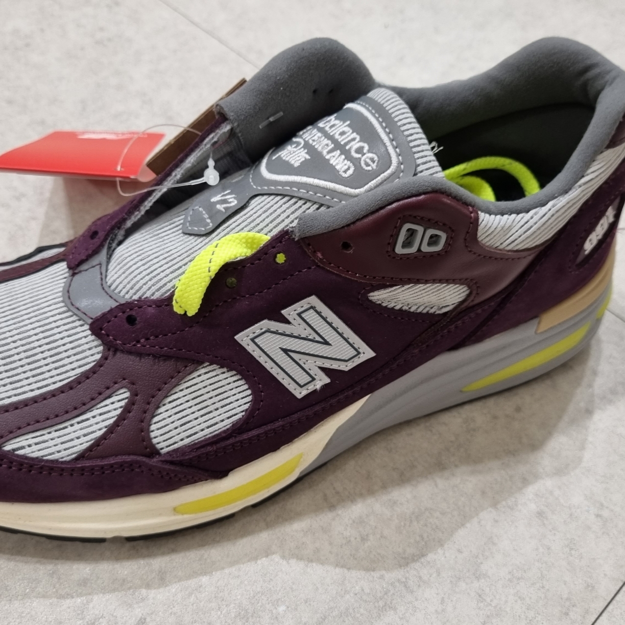 New Balance x Patta 991v2 Made in UK Pickled Beet Safety Yellow 착용 스타일 - 5