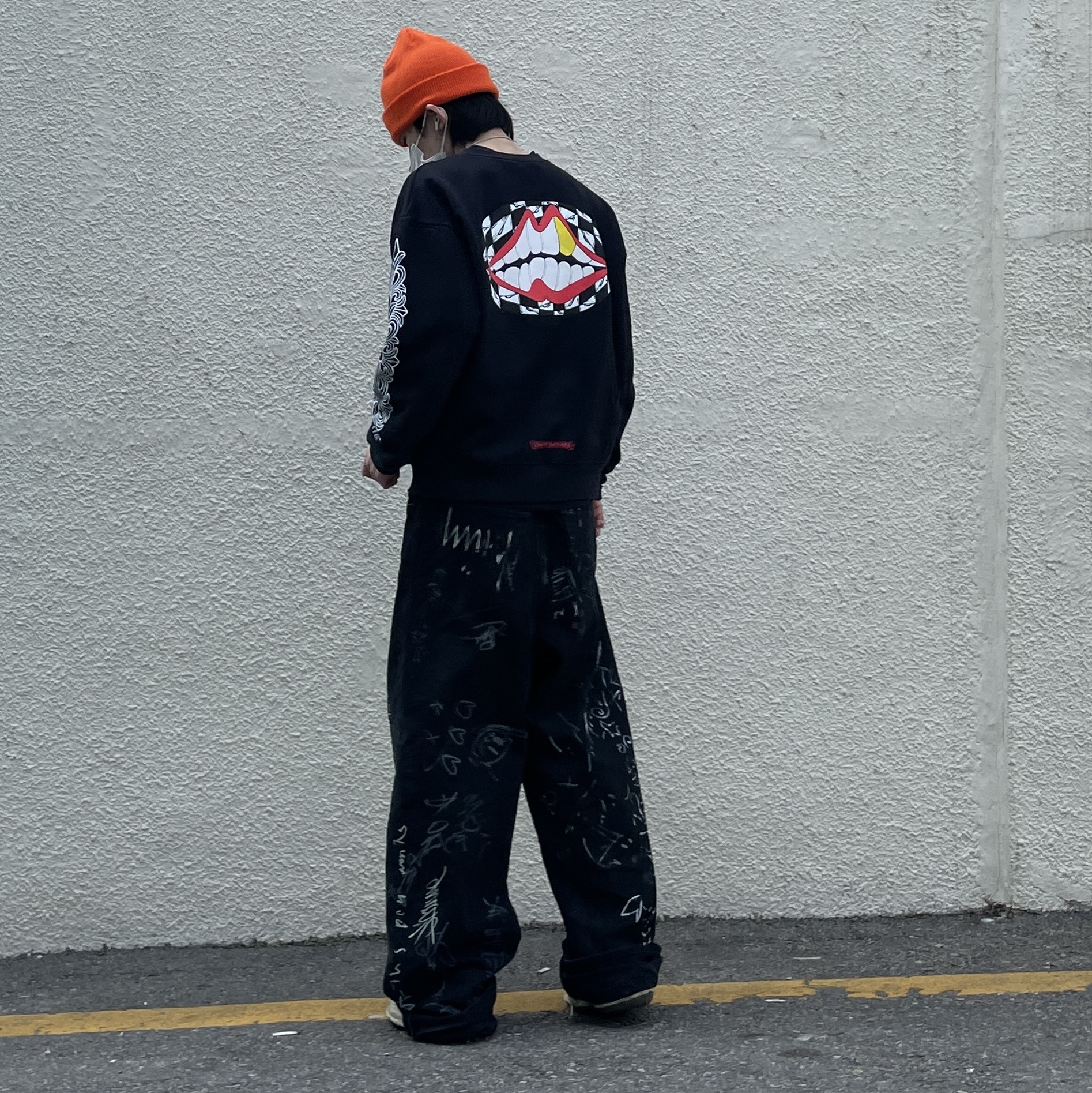 Maison Mihara Yasuhiro Blakey OG Sole Distressed Canvas Low-top Sneakers White, Balenciaga Graffiti Baggy Pants Black 착용 스타일 - 1