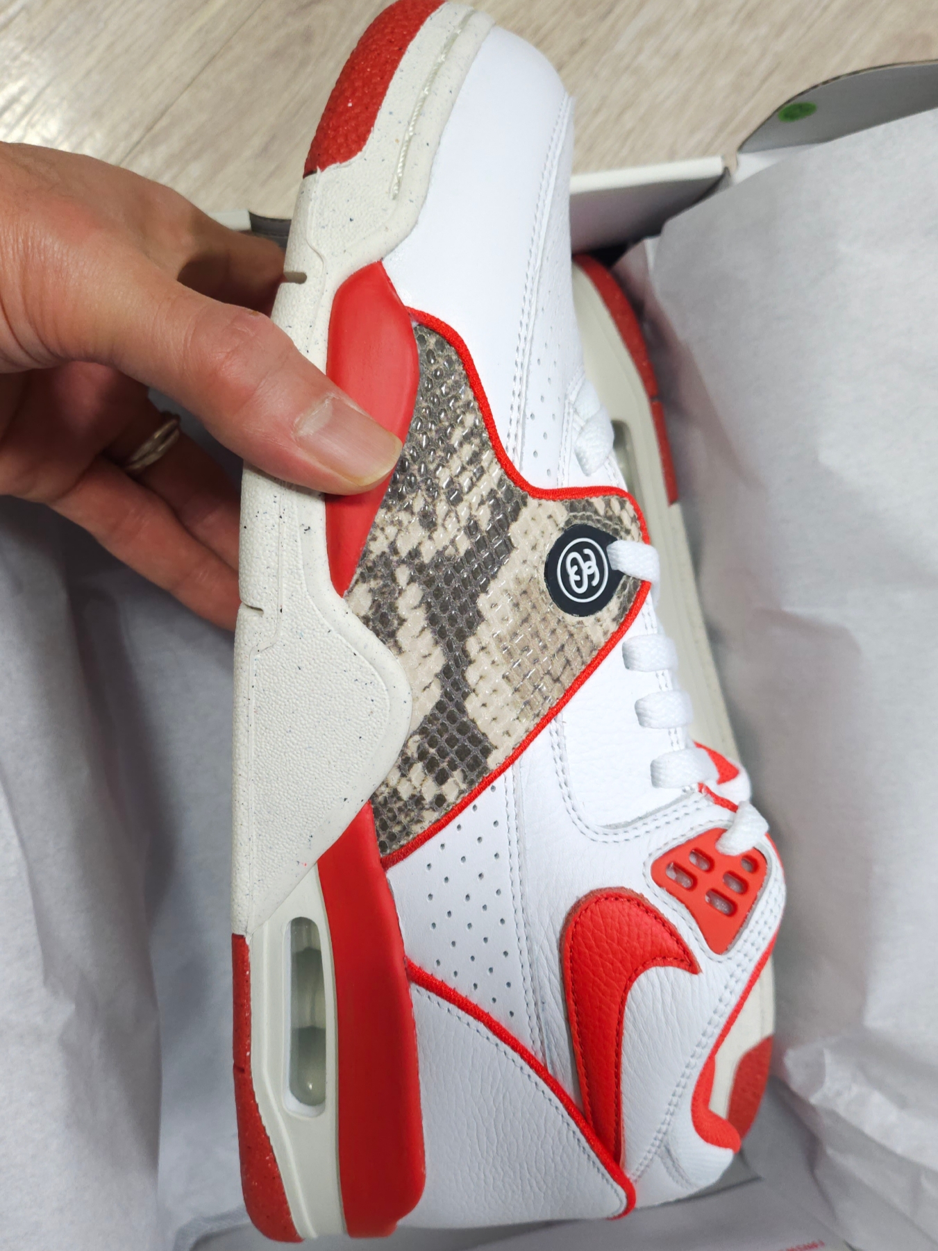 Nike x Stussy Air Flight 89 Low White Habanero Red Sail 착용 스타일 - 2