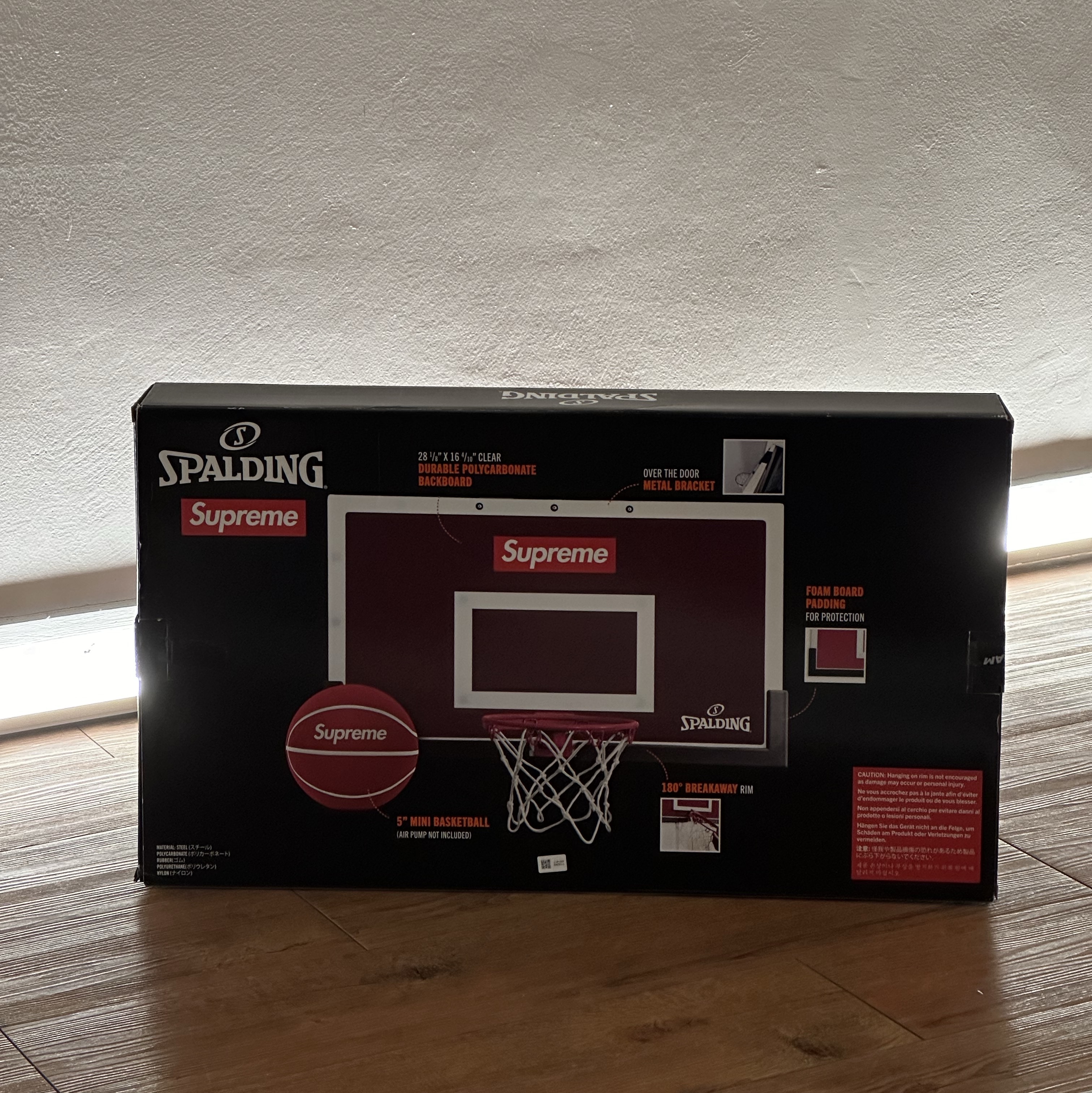 Supreme x Spalding Mini Basketball Hoop Red  - 23FW 착용 스타일 - 2