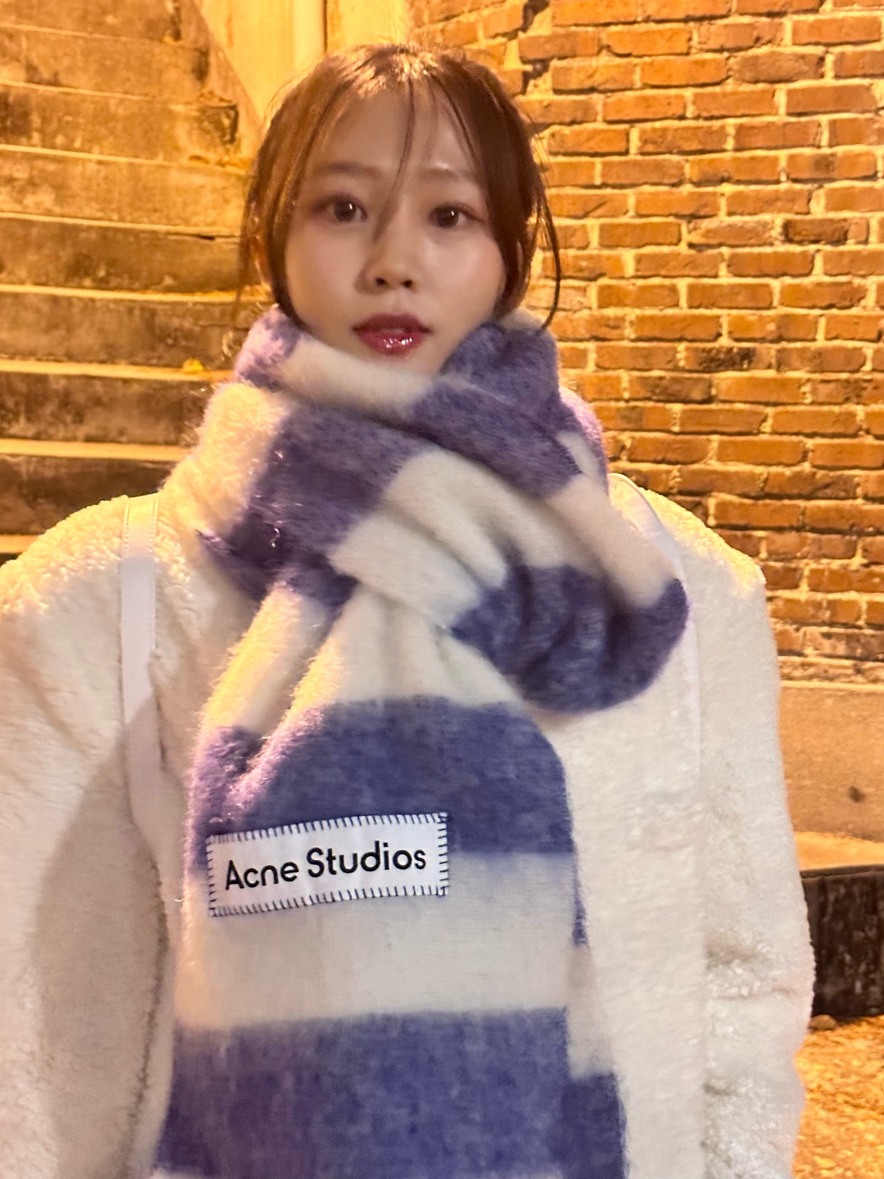 Acne Studios Vally Breton Muffler Blue White 착용 스타일 - 1