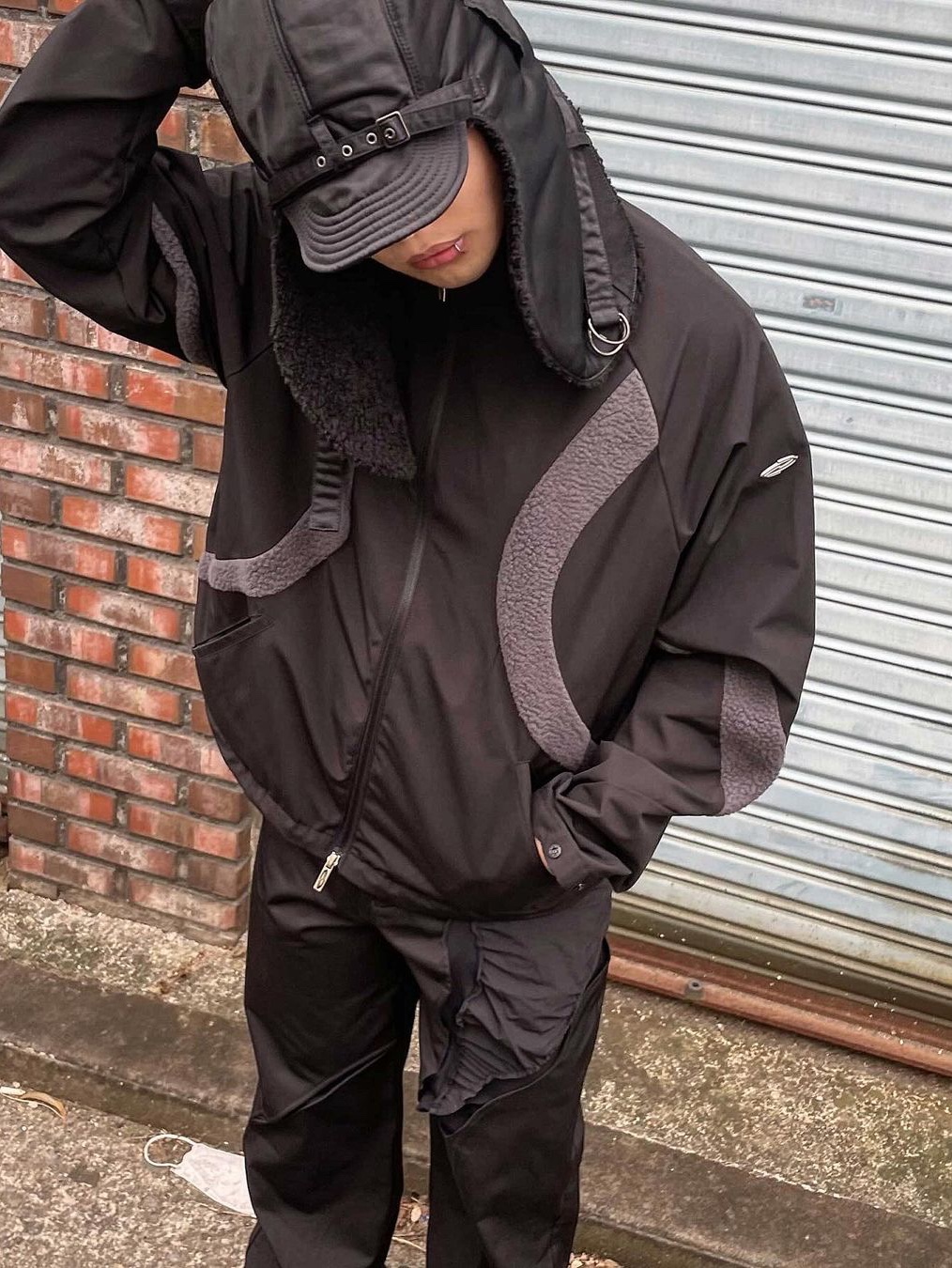 Opening Project Paneled Fleece Jacket Black 착용 스타일 - 4