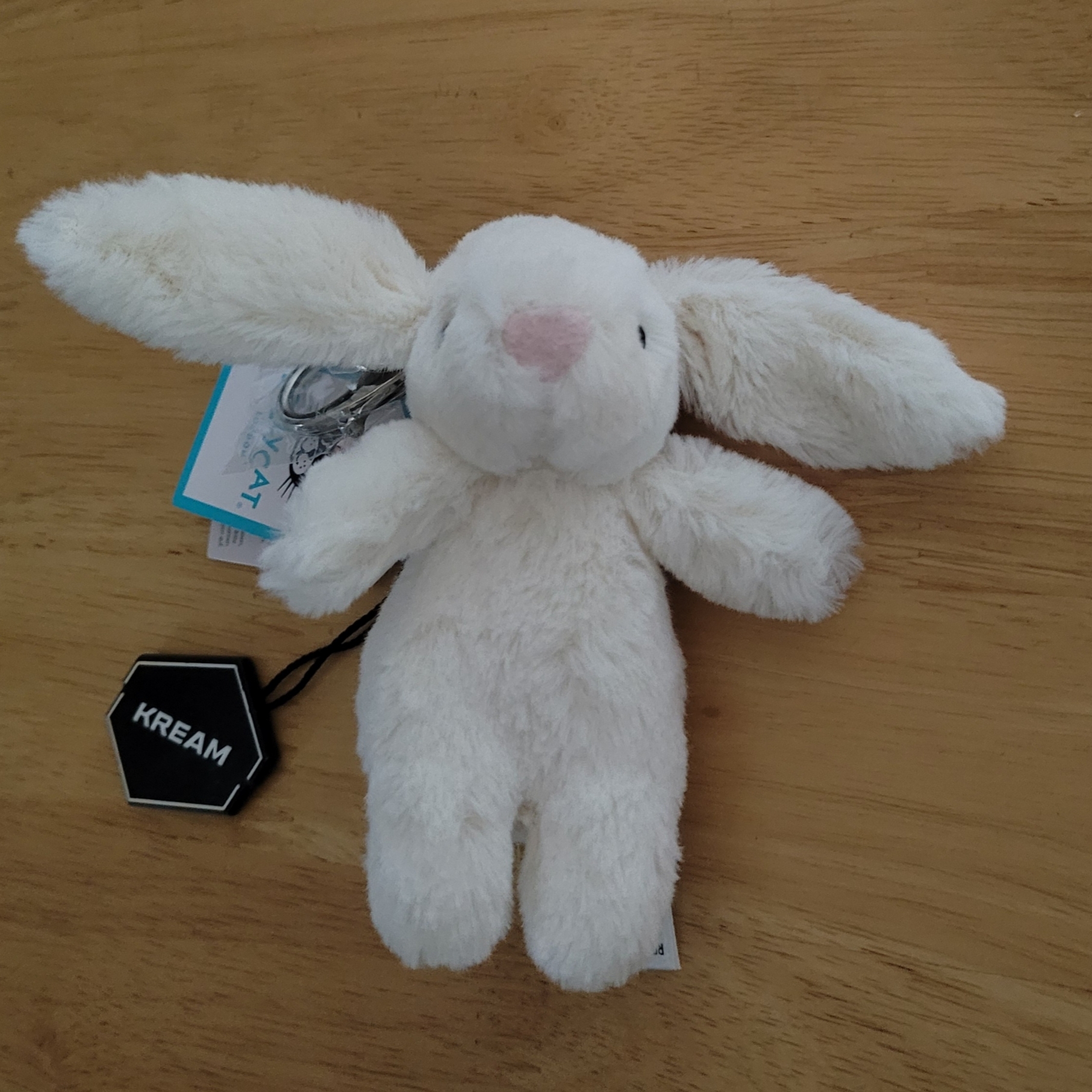 Jellycat Bashful Bunny Bag Charm Cream 착용 스타일