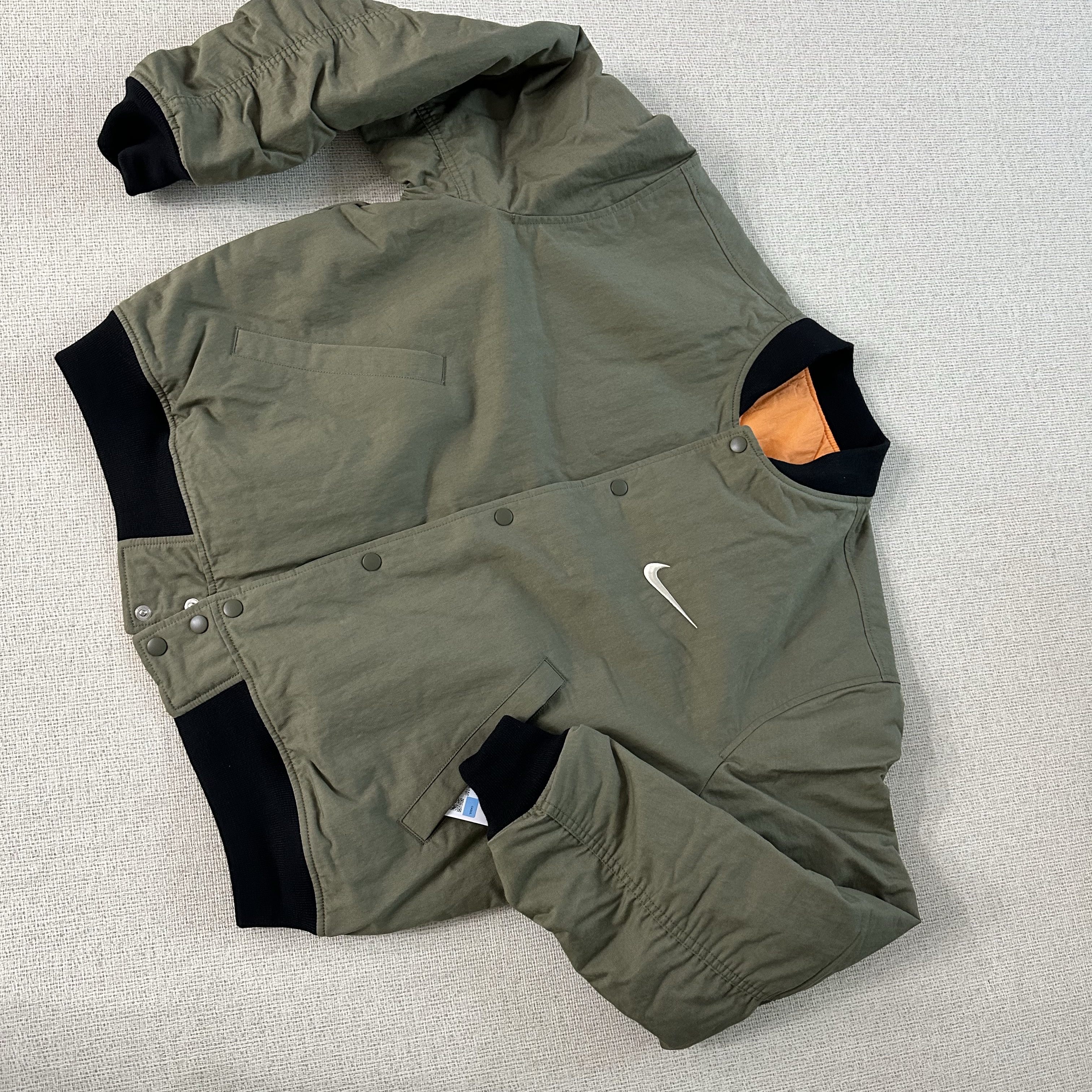 Nike x Stussy Reversible Jacket Medium Olive (FJ9153-222) 착용 스타일 - 1