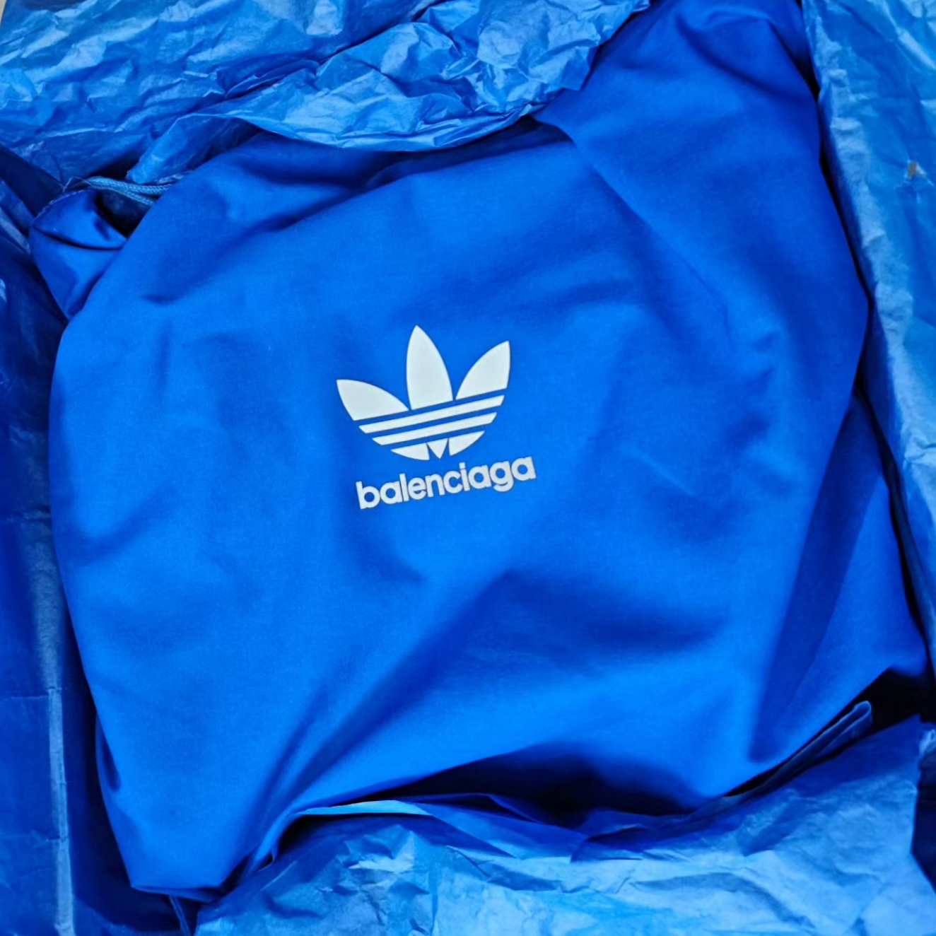 Balenciaga x Adidas Track Forum Sneakers White 착용 스타일 - 2