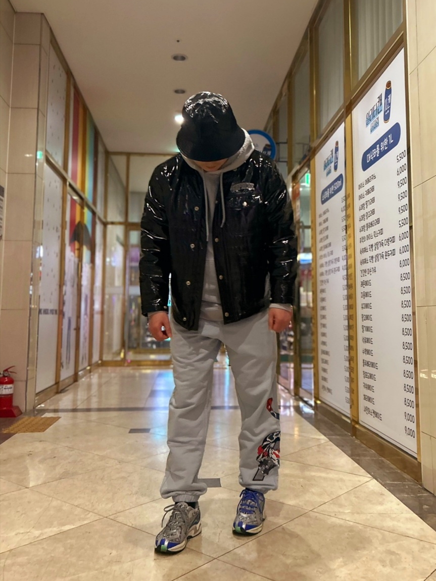 Asics x Awake NY Gel-Preleus Cool Grey Silver, Palace Dragon P-3 Hood Grey - 22FW 착용 스타일 - 2