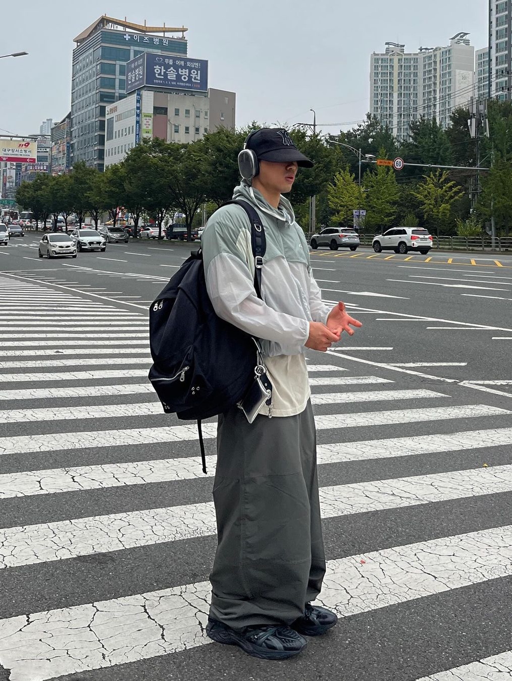 Art of Field Mix Packable Jacket Beige Green 착용 스타일 - 2