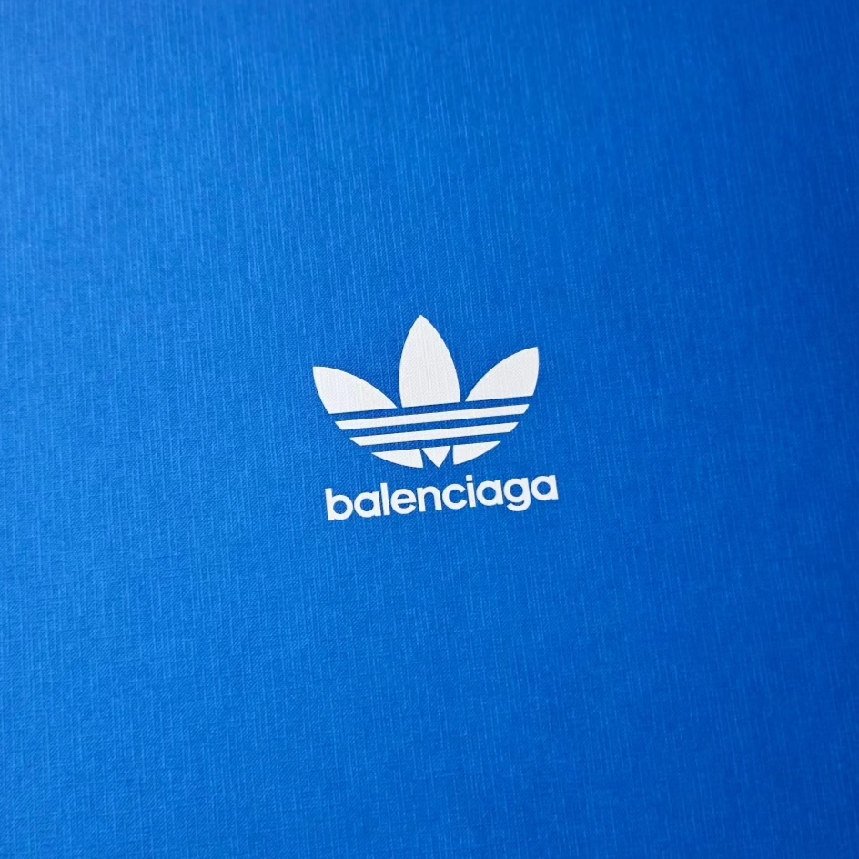 Balenciaga x Adidas Track Forum Sneakers White 착용 스타일 - 1