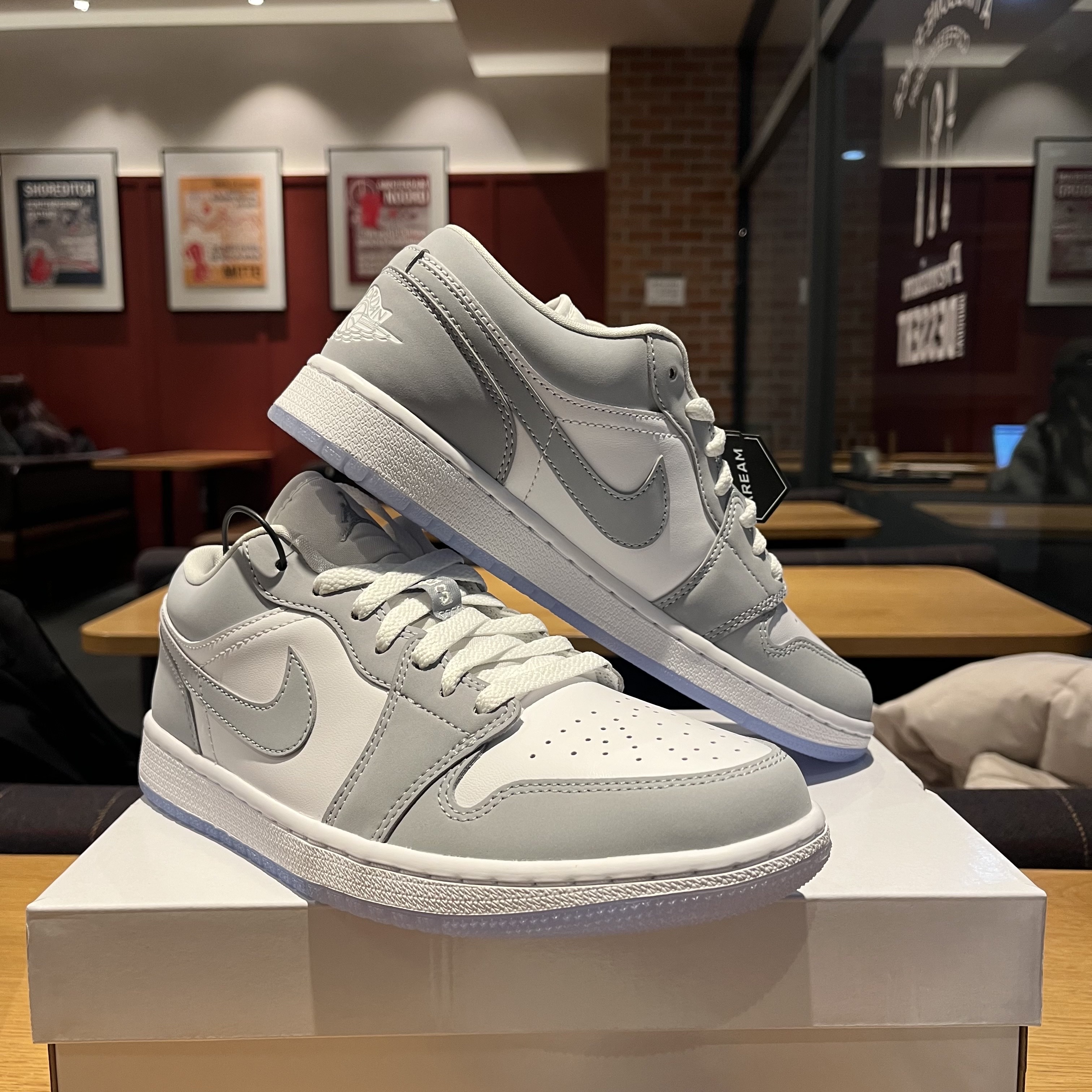 (W) Jordan 1 Low White Wolf Grey 착용 스타일 - 1