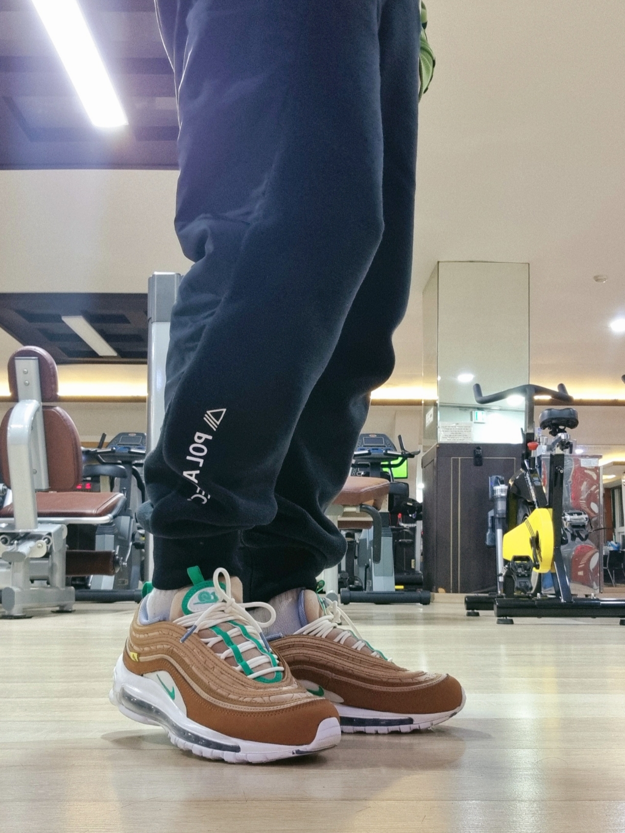 Nike Air Max 97 SE Hemp 착용 스타일 - 2
