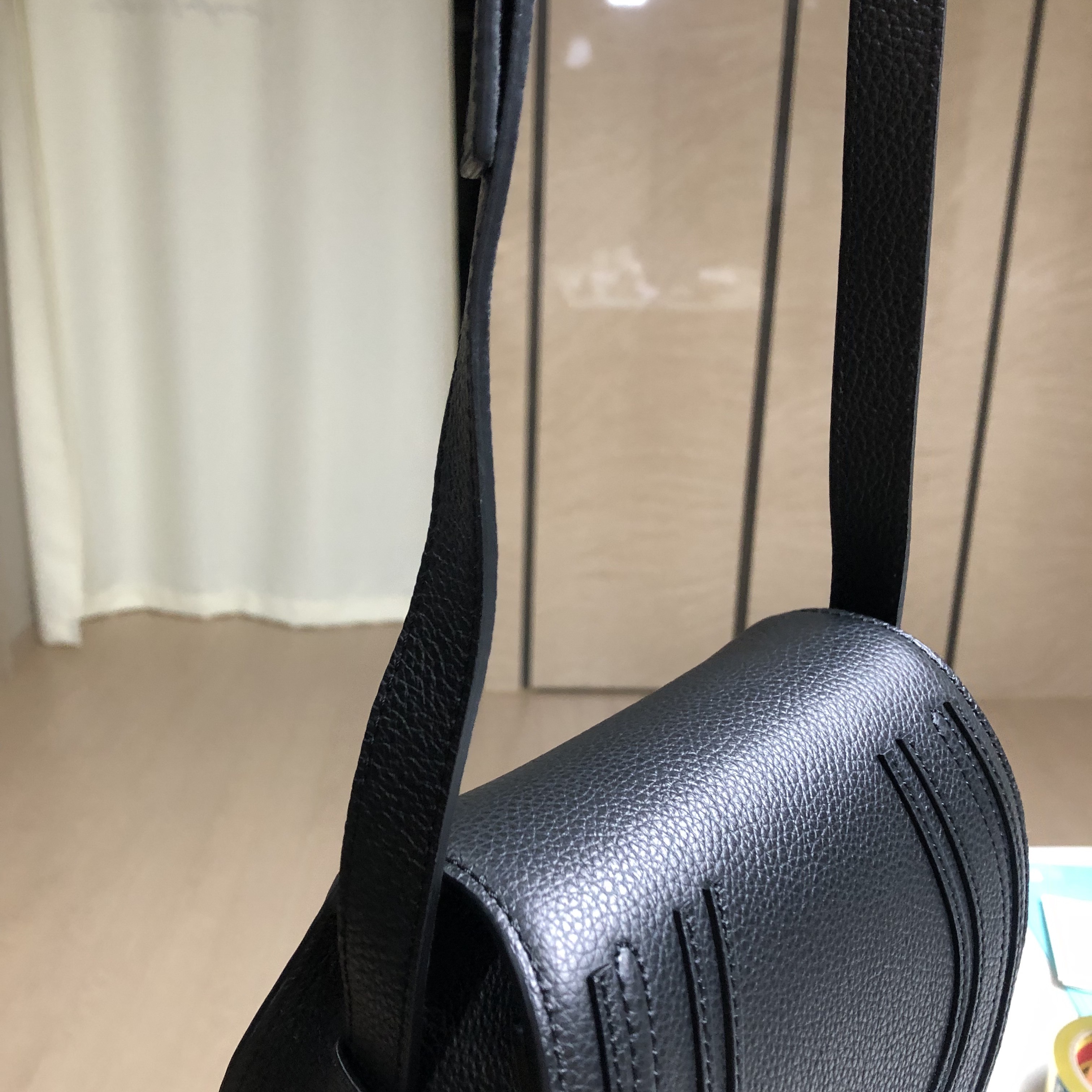Chloe Marcie Small Saddle Bag Black 착용 스타일 - 2