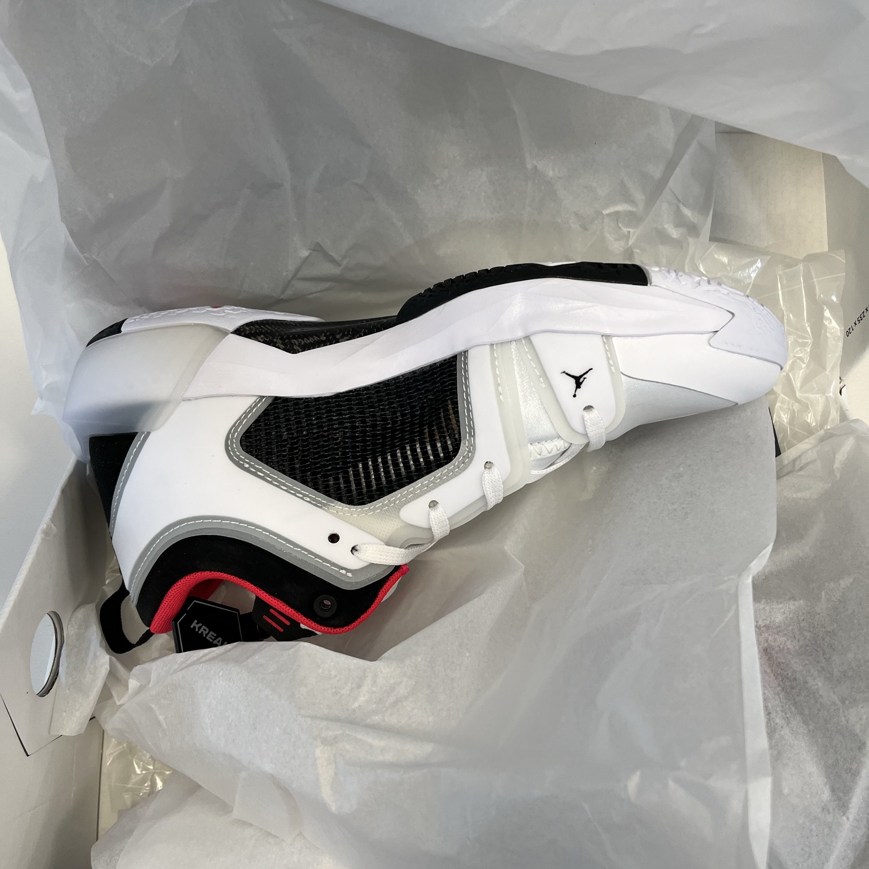 Jordan XXXVII Low PF White Black 착용 스타일
