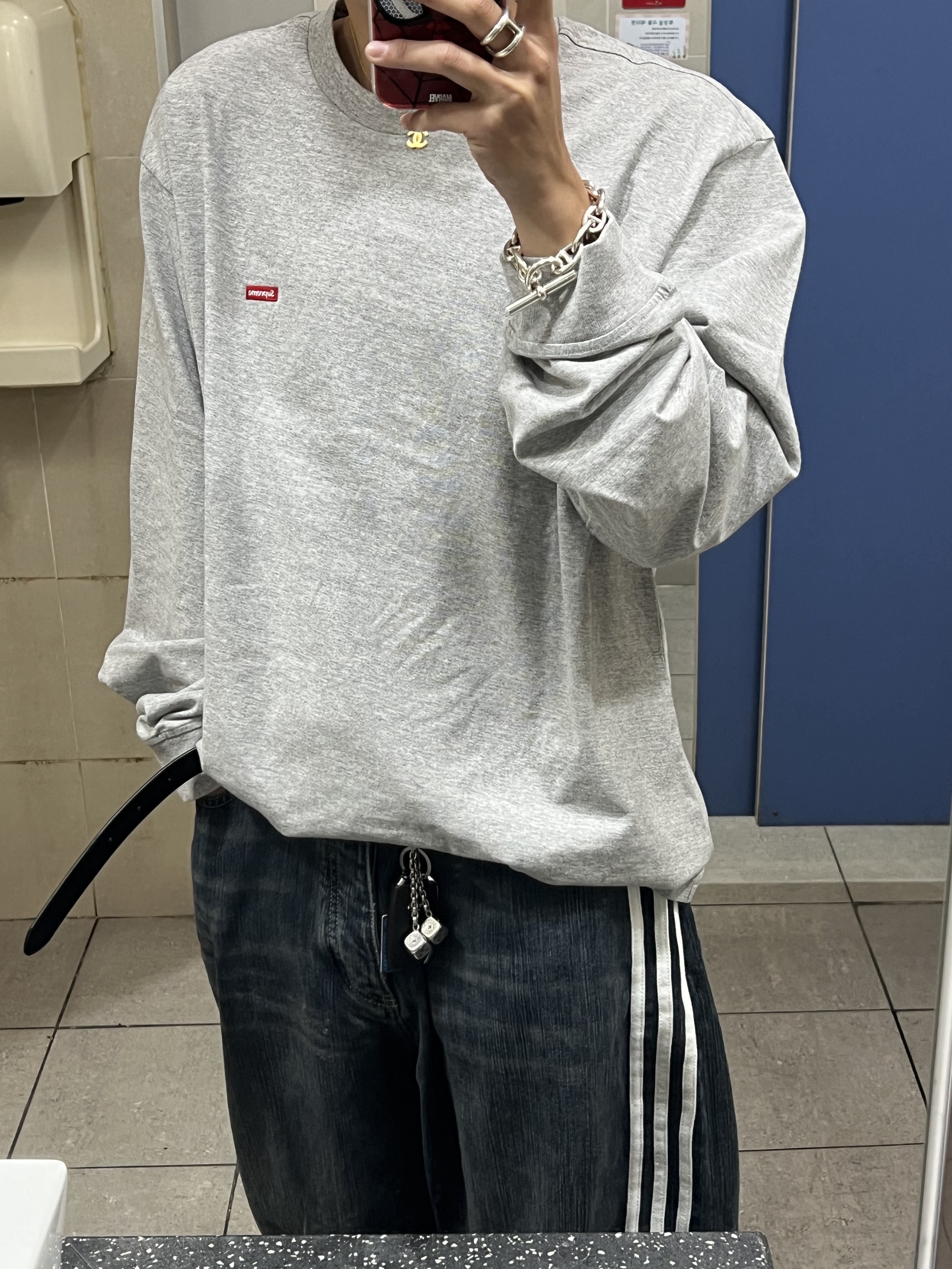 Balenciaga x Adidas Large Baggy Trousers Black, Supreme Small Box L/S T-Shirt Heather Grey - 23FW 착용 스타일 - 3