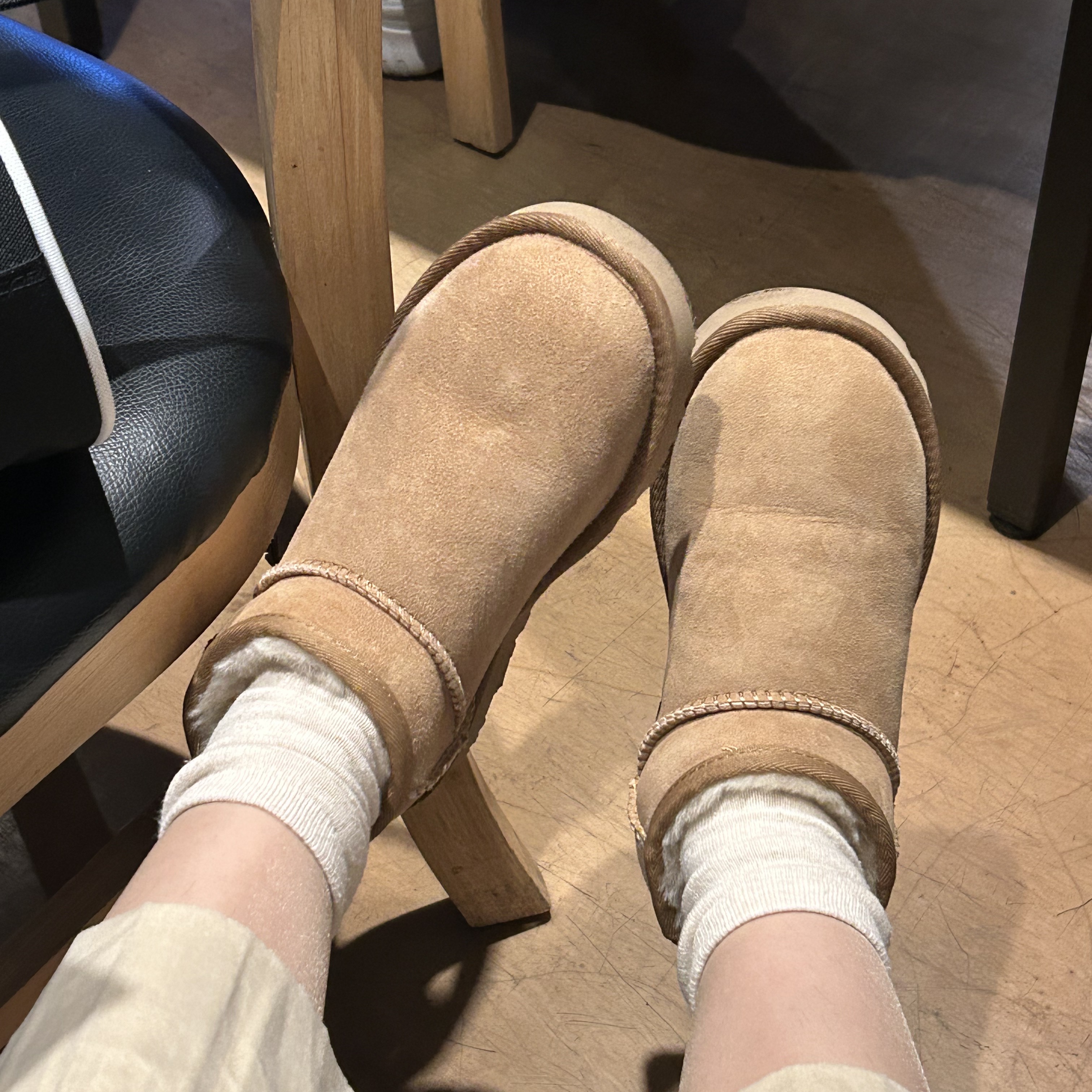 (W) UGG Classic Ultra Mini Boots Chestnut 착용 스타일