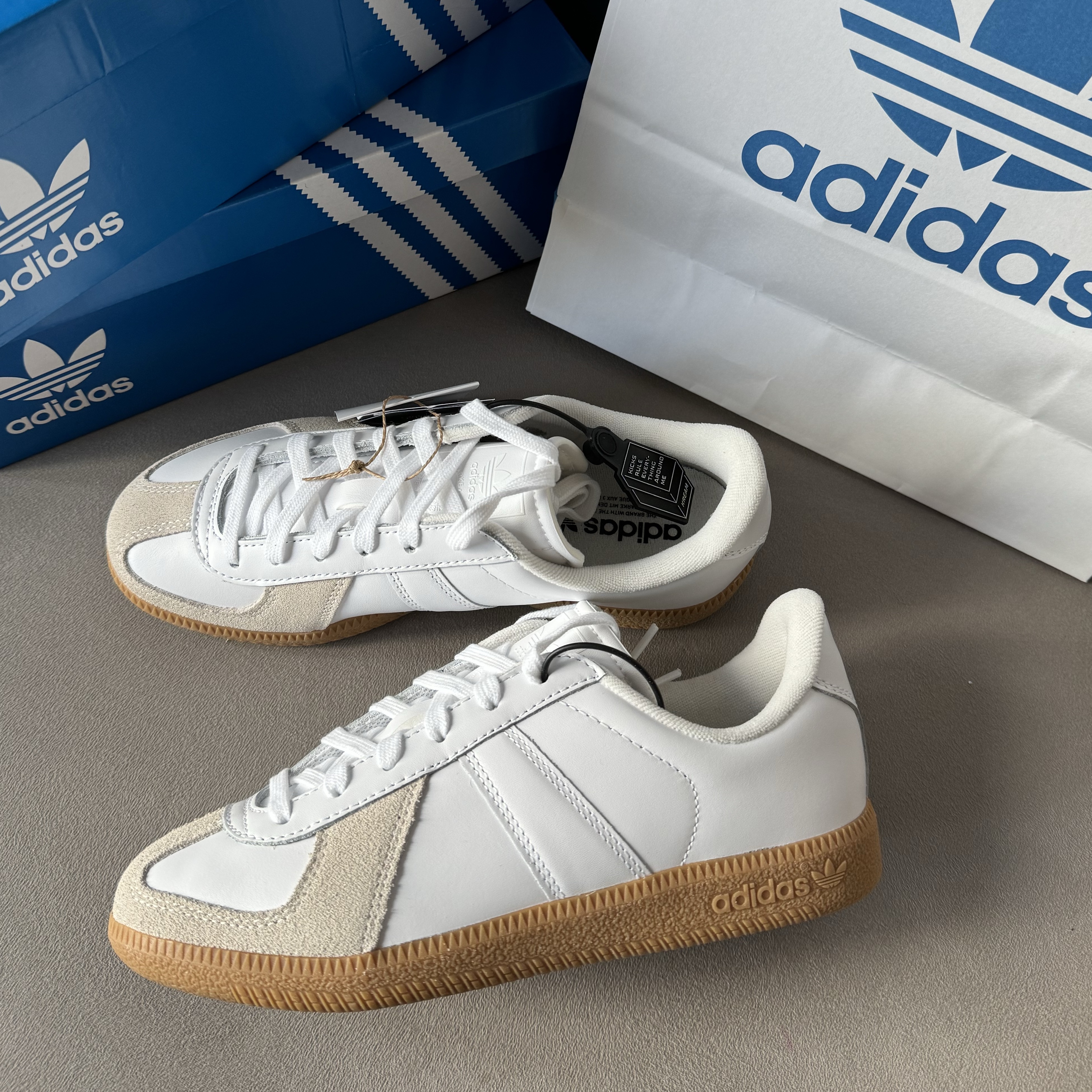 Adidas BW Army White 착용 스타일 - 1